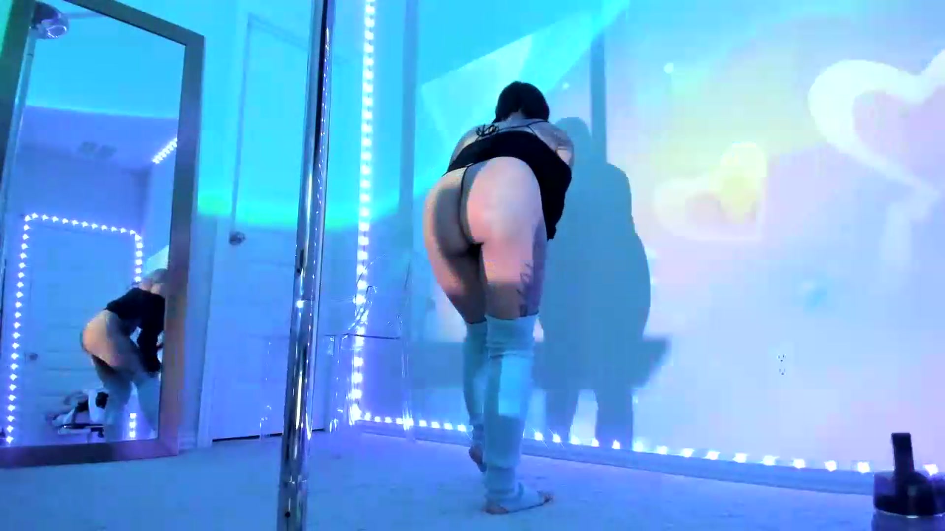 Gallery image thumbnail from dolllface's myfreecams stream on, 08/16/2026, 10:21 image 13 of 20