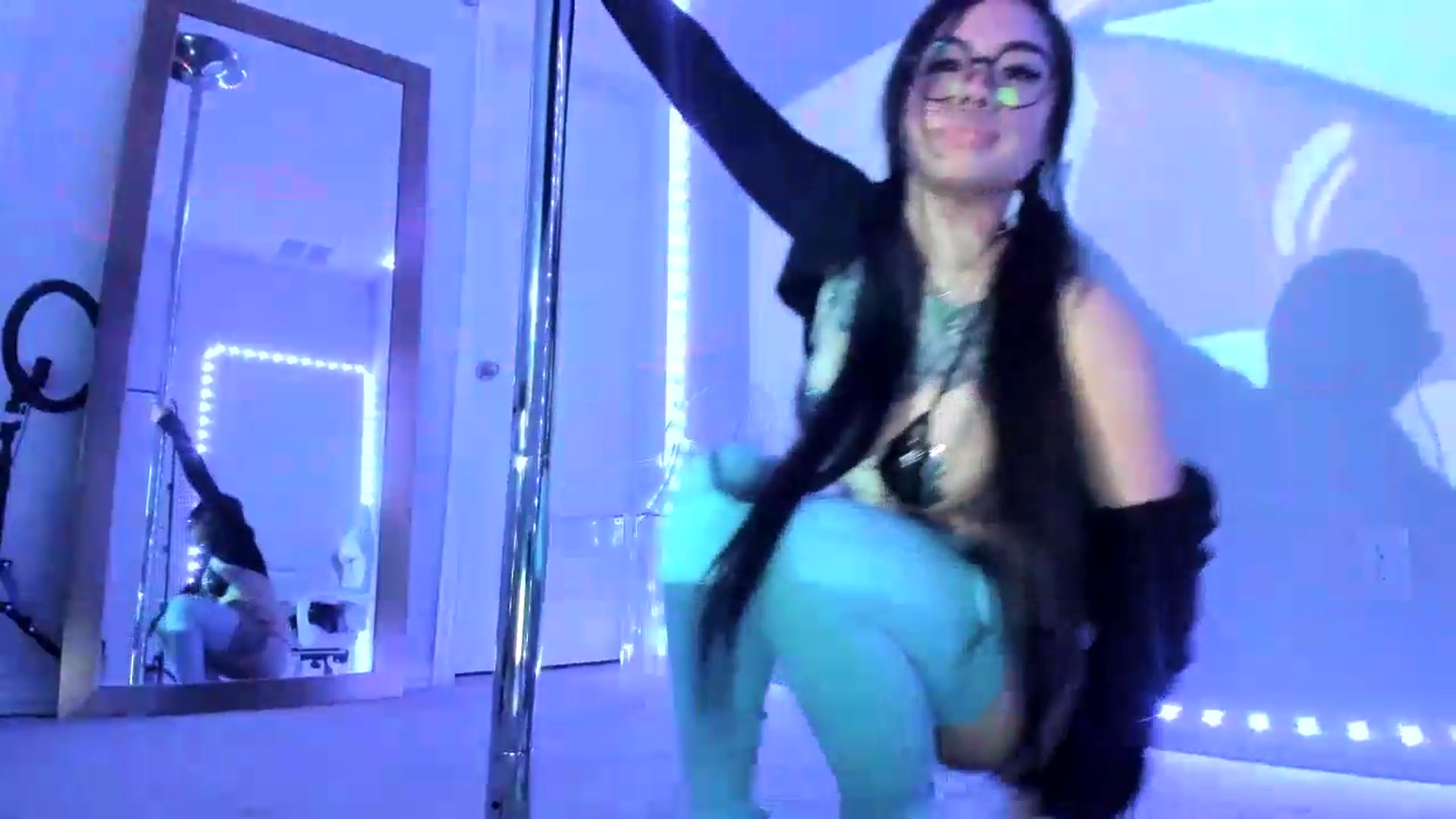 Gallery image thumbnail from dolllface's myfreecams stream on, 08/16/2026, 10:21 image 16 of 20