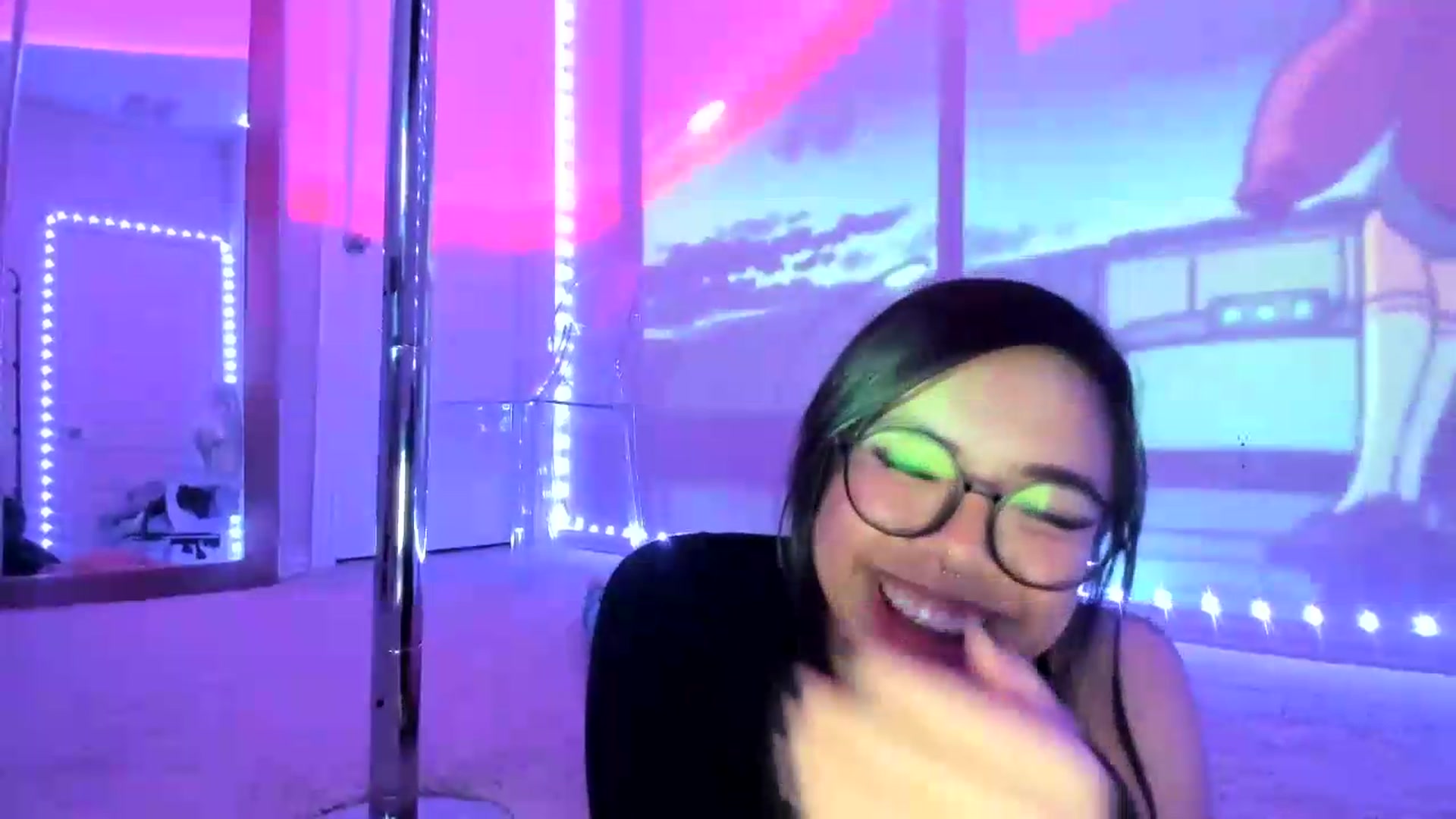 Gallery image thumbnail from dolllface's myfreecams stream on, 08/16/2026, 11:31 image 15 of 20