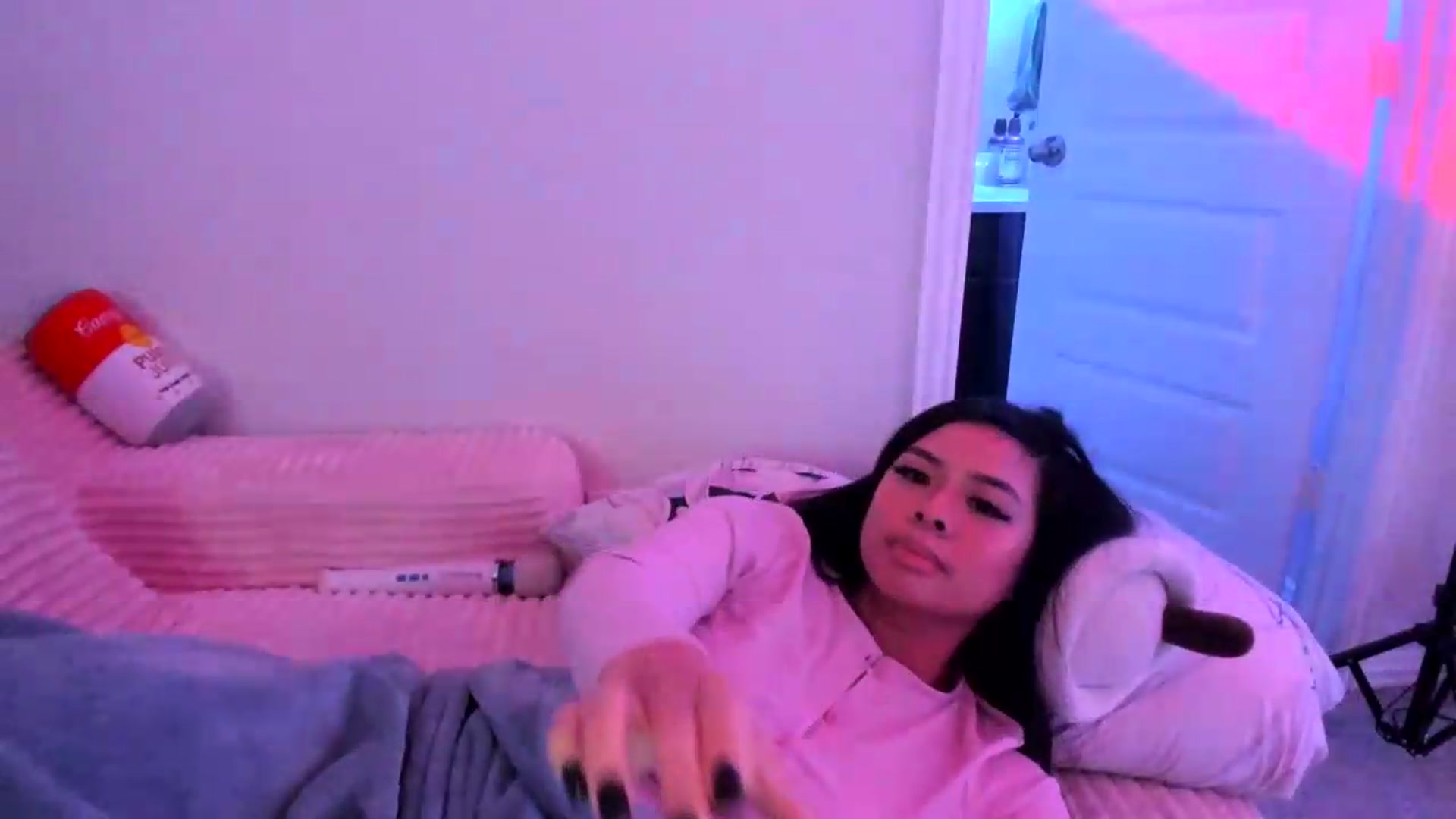 Gallery image thumbnail from dolllface's myfreecams stream on, 08/17/2026, 07:43 image 14 of 20