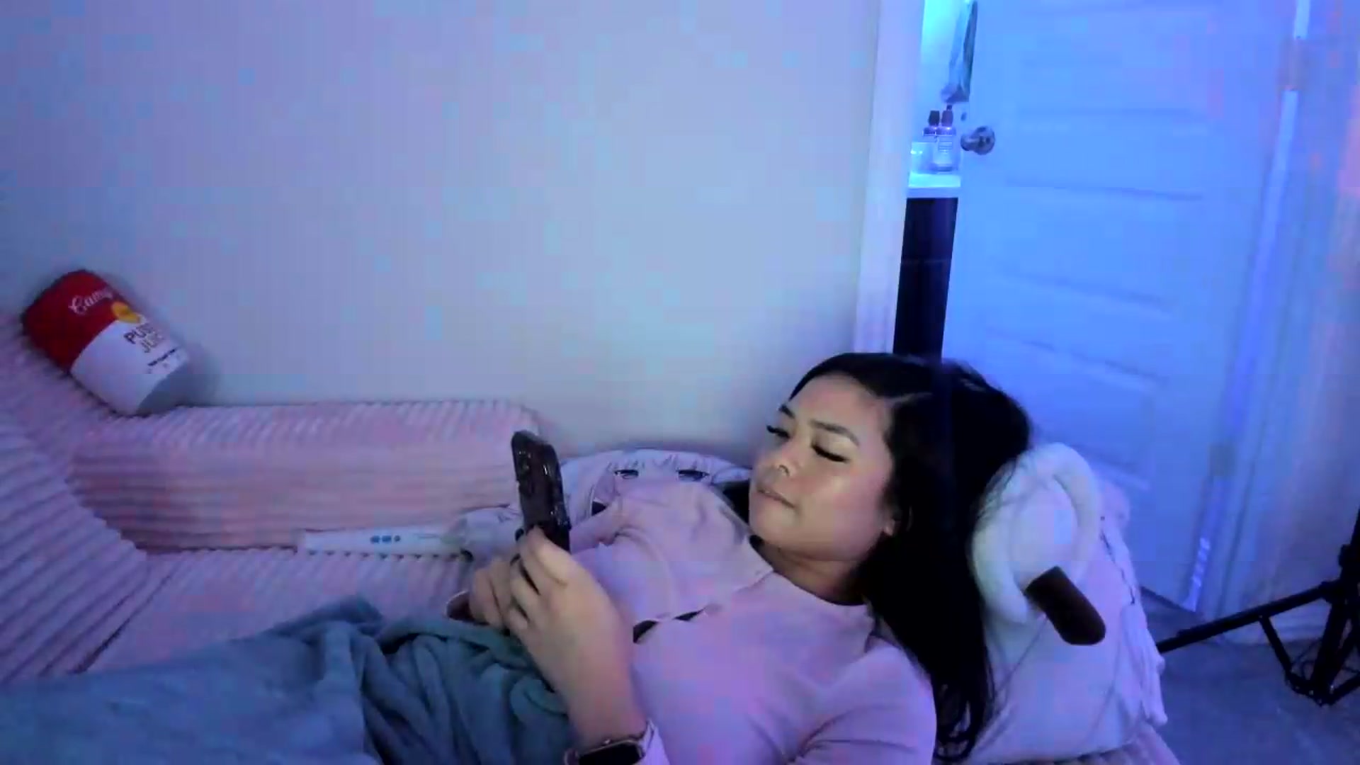Gallery image thumbnail from dolllface's myfreecams stream on, 08/17/2026, 07:43 image 8 of 20