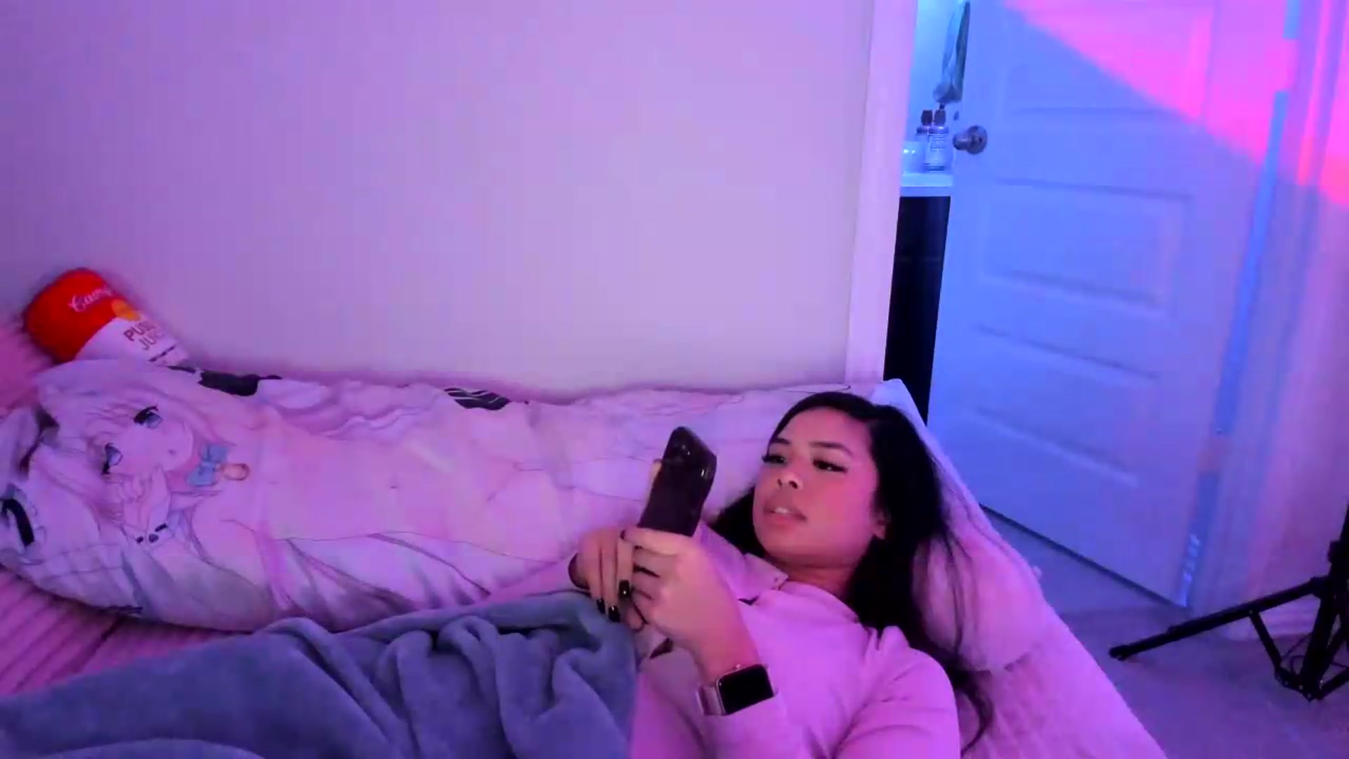 Gallery image thumbnail from dolllface's myfreecams stream on, 08/17/2026, 07:43 image 18 of 20