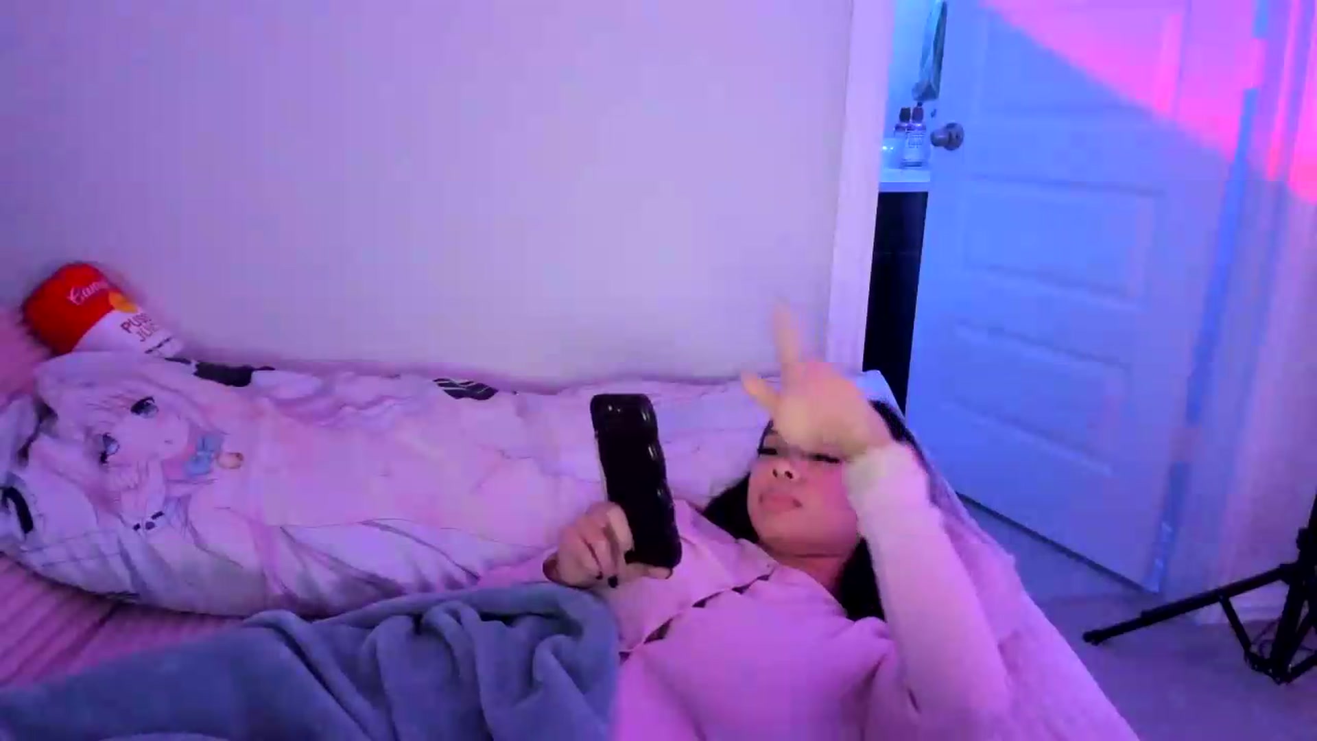 Gallery image thumbnail from dolllface's myfreecams stream on, 08/17/2026, 07:43 image 19 of 20