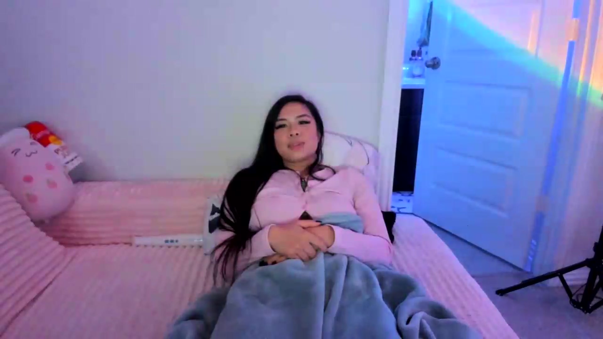 Gallery image thumbnail from dolllface's myfreecams stream on, 08/17/2026, 07:43 image 3 of 20
