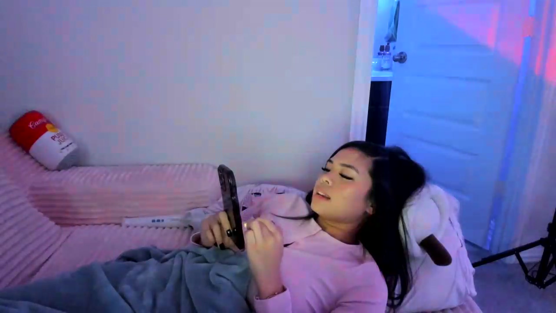 Gallery image thumbnail from dolllface's myfreecams stream on, 08/17/2026, 07:43 image 6 of 20