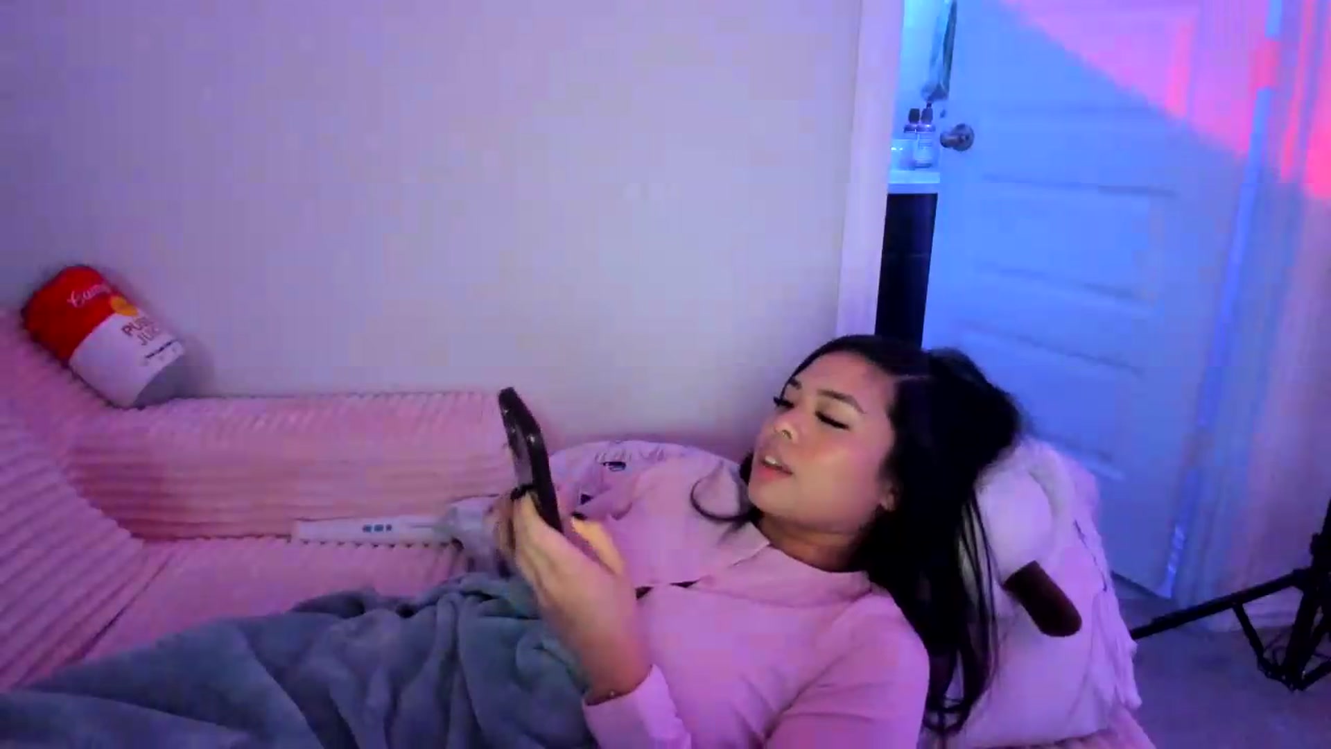 Gallery image thumbnail from dolllface's myfreecams stream on, 08/17/2026, 07:43 image 5 of 20