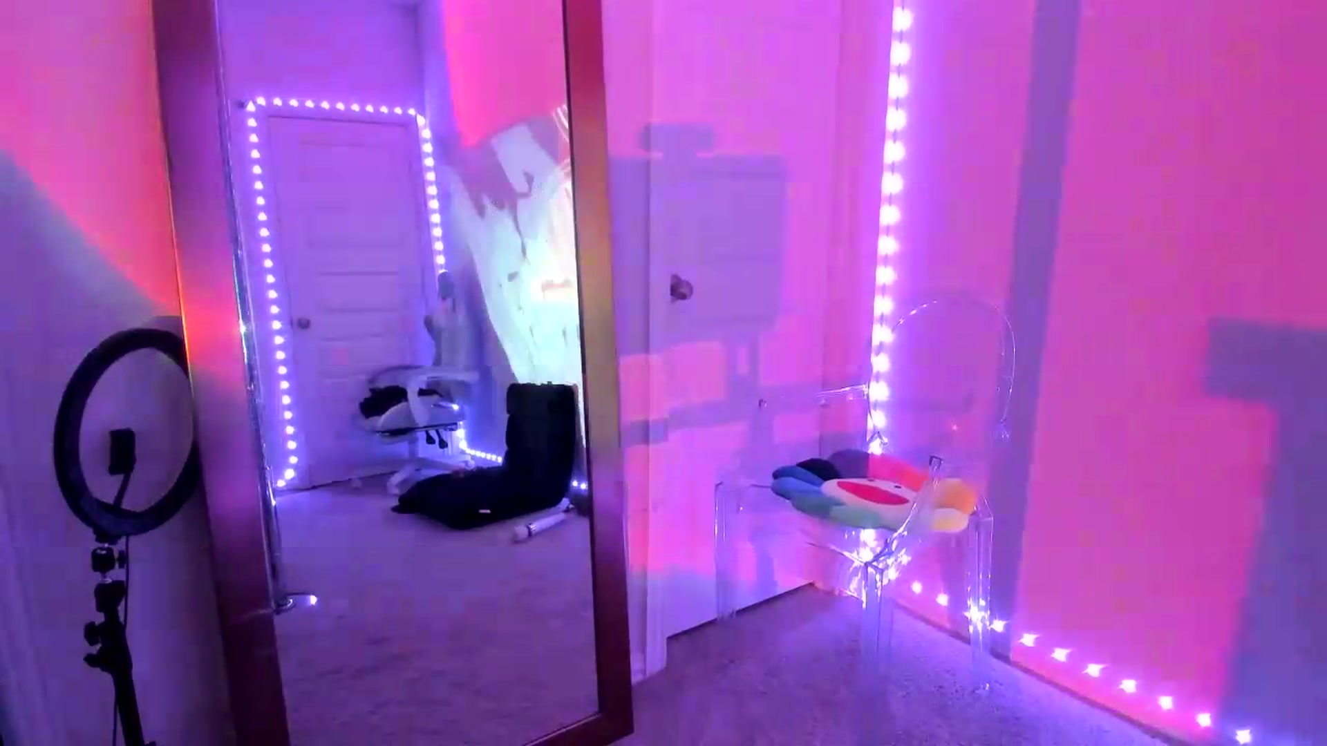 Gallery image thumbnail from dolllface's myfreecams stream on, 08/18/2026, 08:50 image 6 of 20