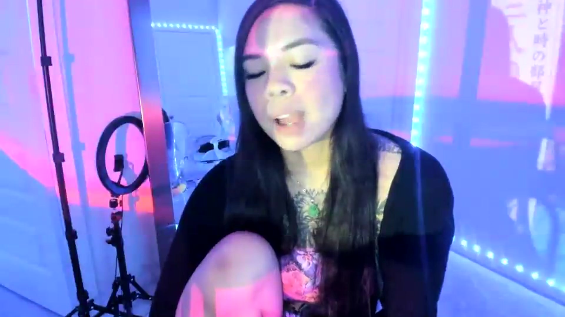 Gallery image thumbnail from dolllface's myfreecams stream on, 08/19/2026, 04:08 image 4 of 20