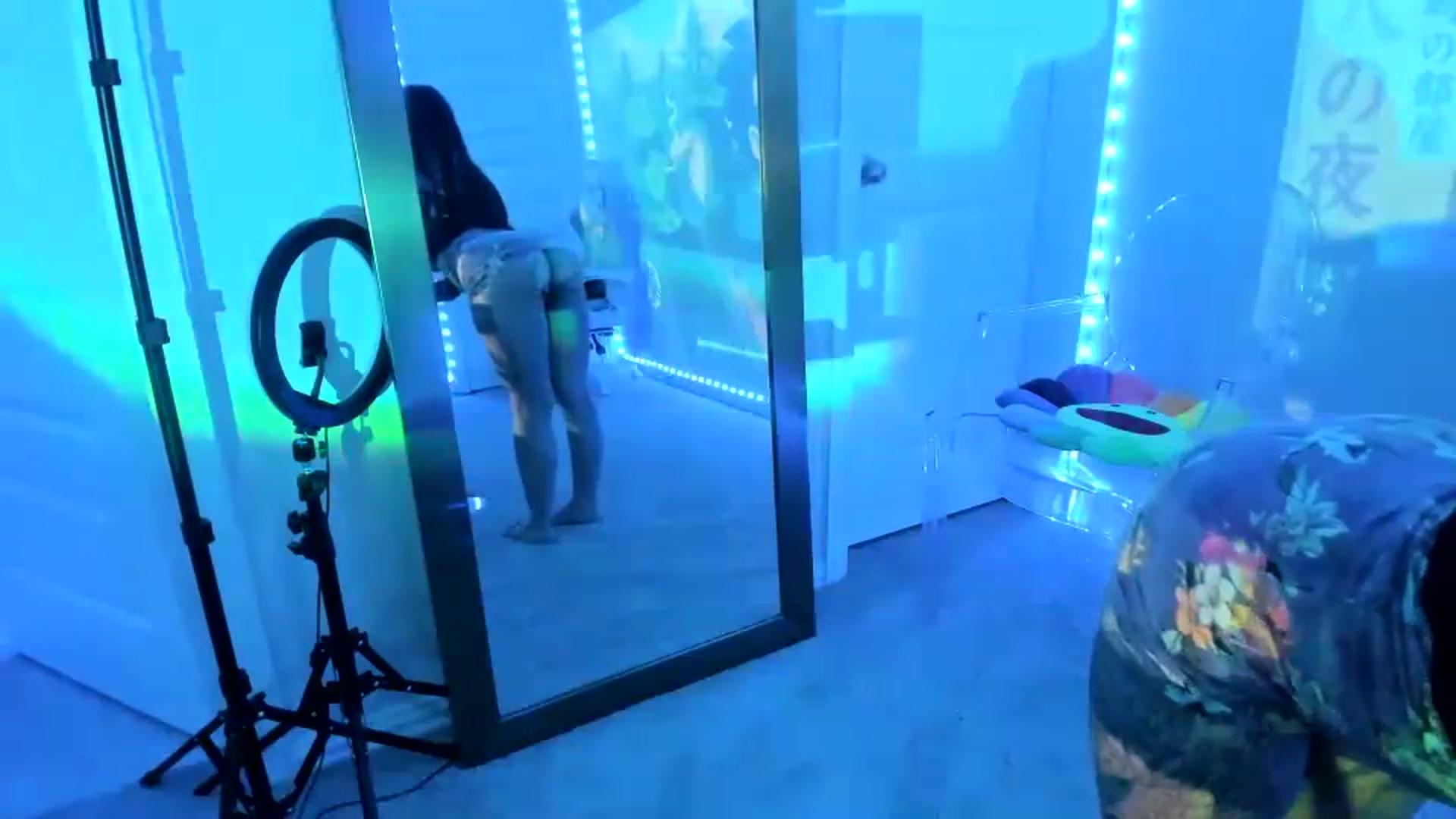 Gallery image thumbnail from dolllface's myfreecams stream on, 08/19/2026, 04:08 image 6 of 20