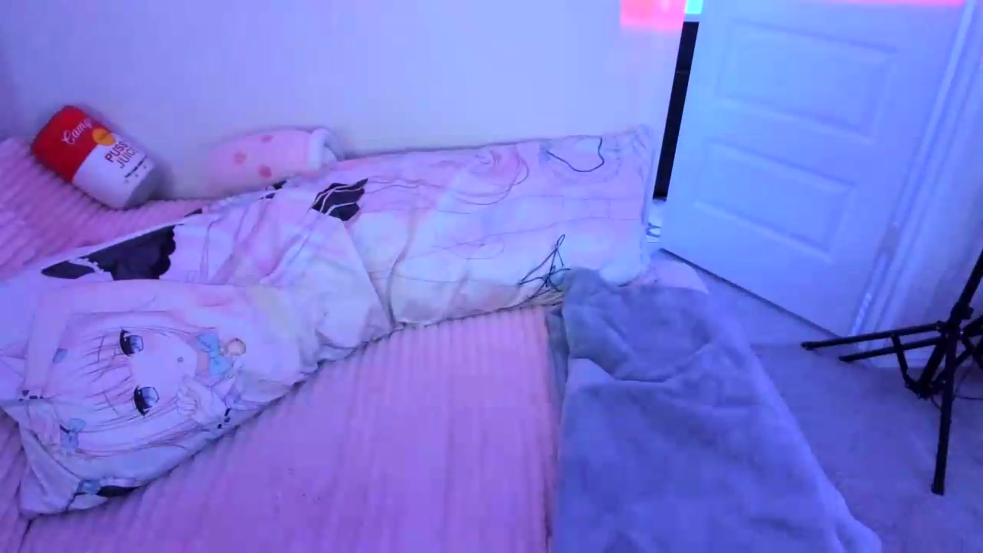 Gallery image thumbnail from dolllface's myfreecams stream on, 08/19/2026, 04:44 image 3 of 20