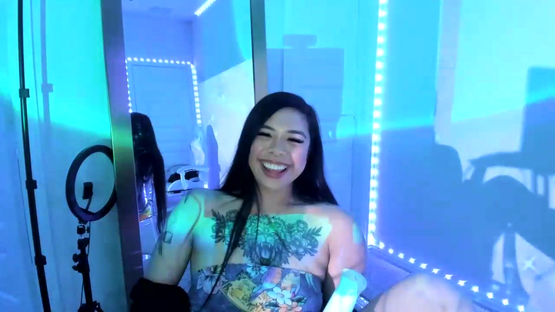 Gallery image thumbnail from dolllface's myfreecams stream on, 08/19/2026, 04:44 image 18 of 20