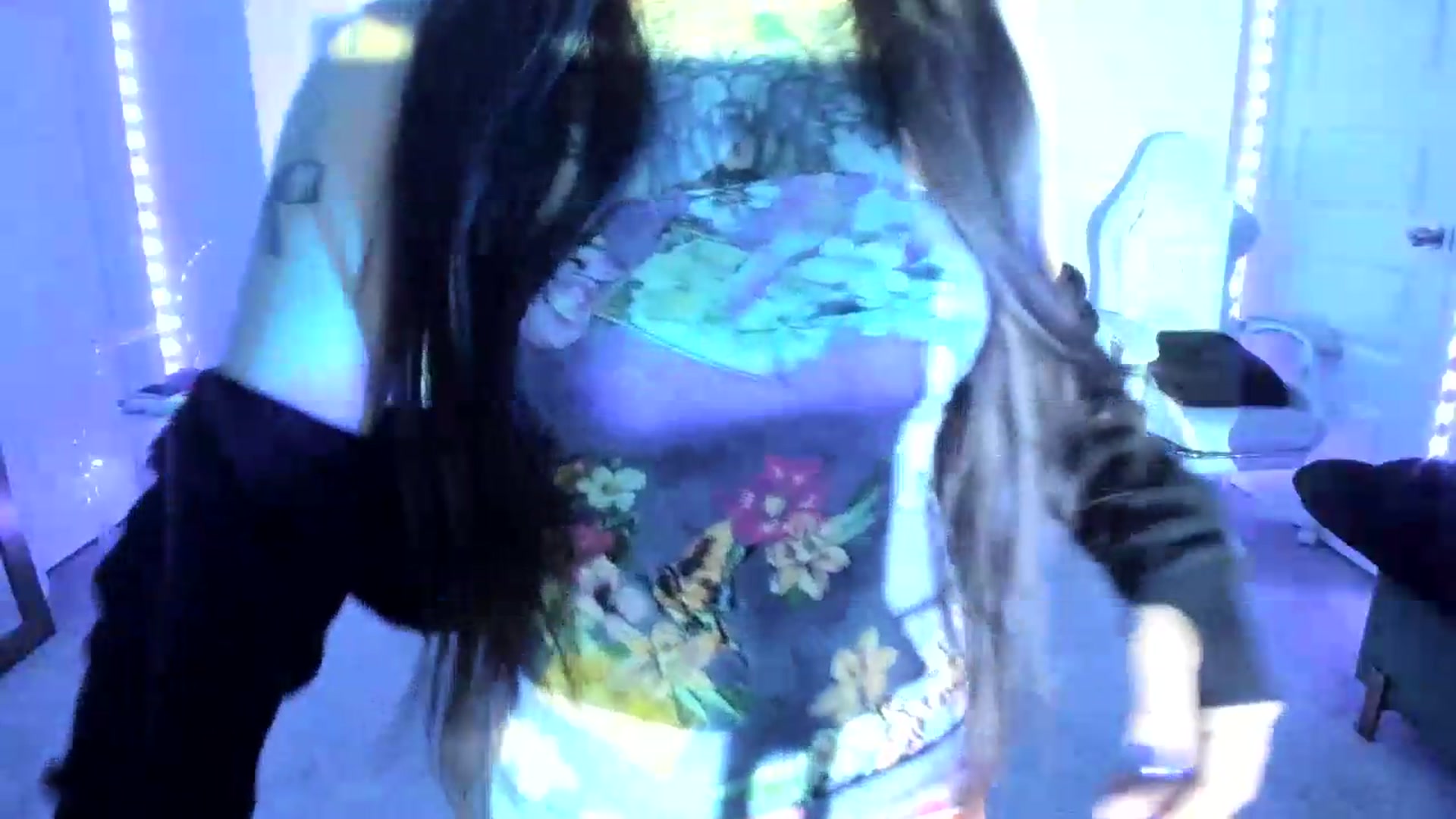 Gallery image thumbnail from dolllface's myfreecams stream on, 08/19/2026, 04:44 image 6 of 20