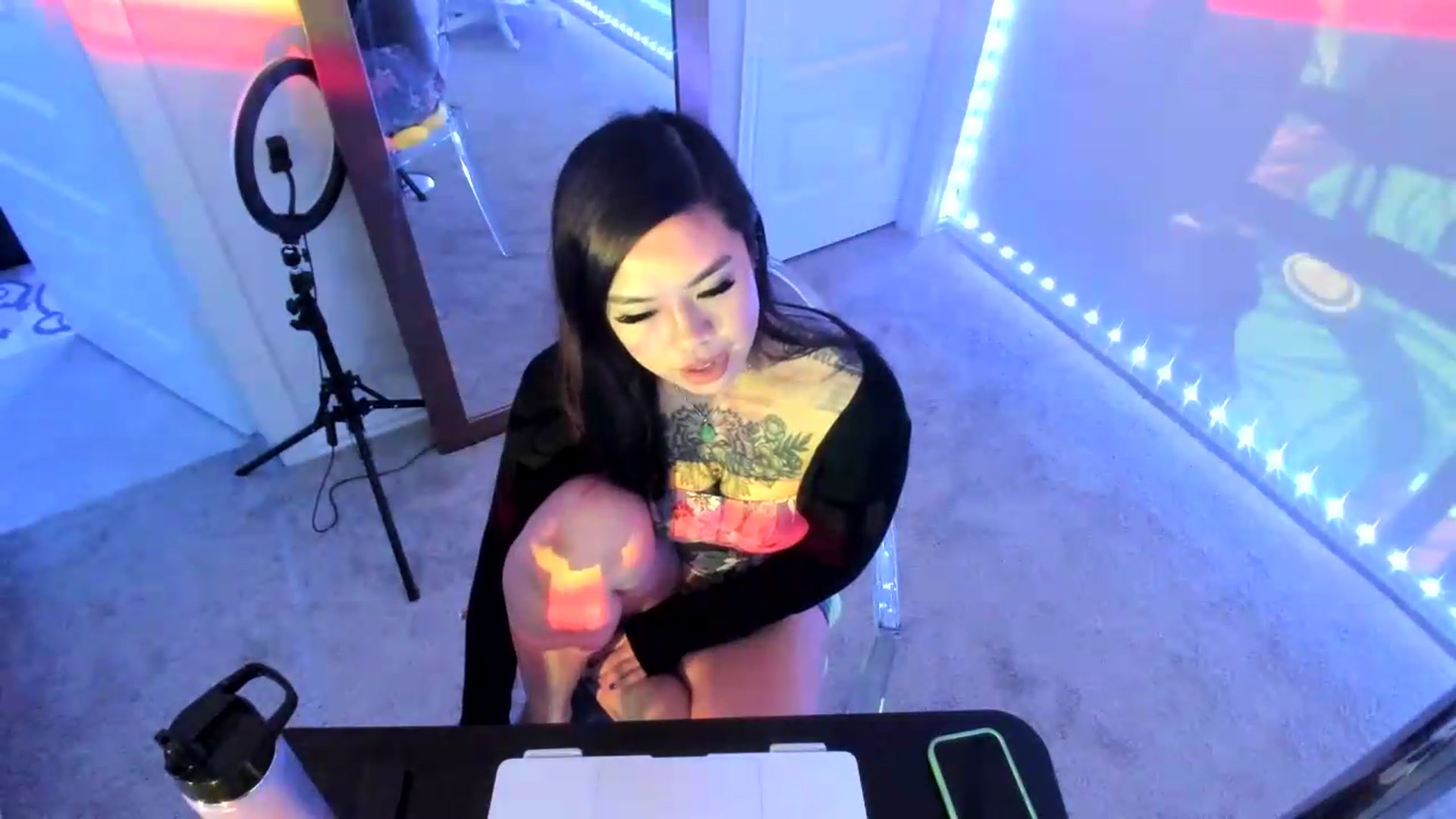 Gallery image thumbnail from dolllface's myfreecams stream on, 08/19/2026, 06:19 image 9 of 20