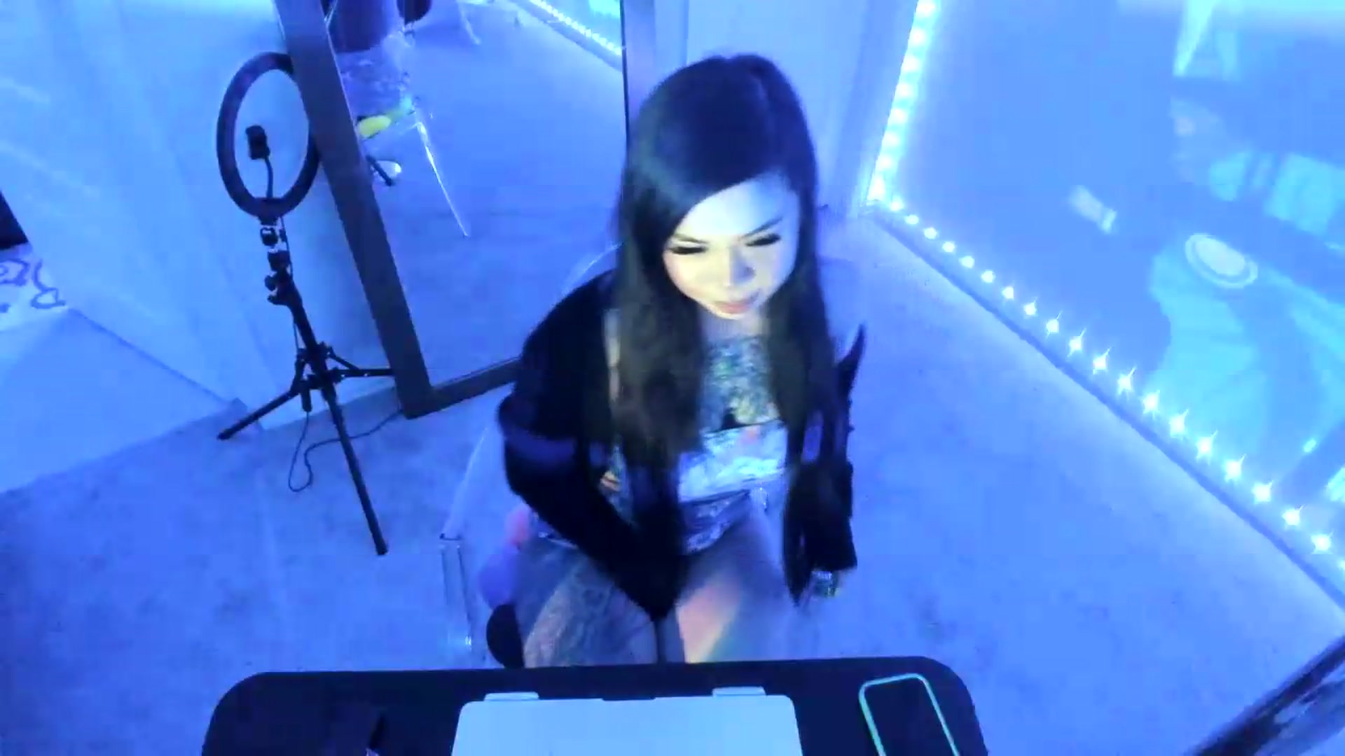 Gallery image thumbnail from dolllface's myfreecams stream on, 08/19/2026, 06:19 image 8 of 20