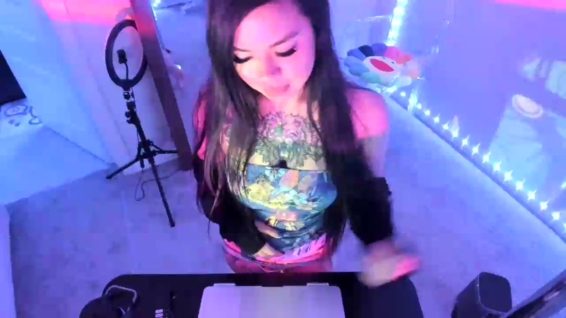 Gallery image thumbnail from dolllface's myfreecams stream on, 08/19/2026, 07:11 image 12 of 20