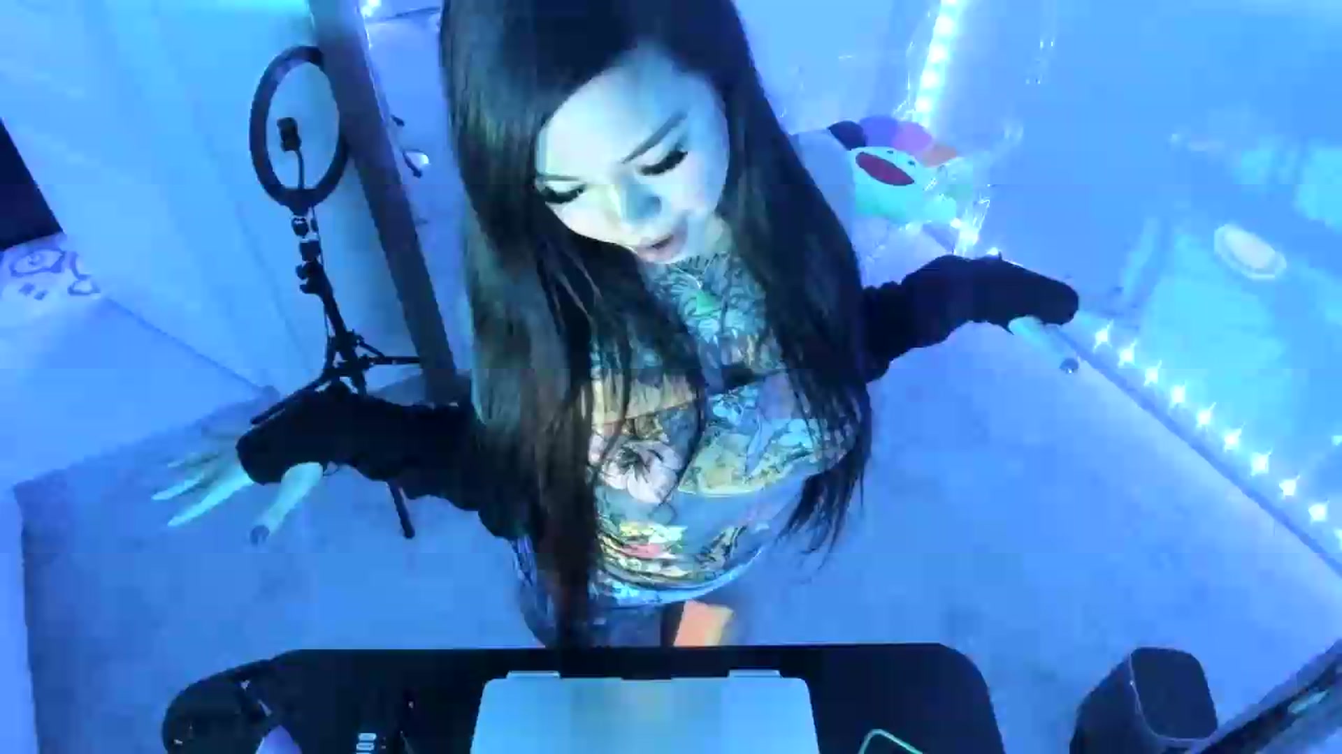 Gallery image thumbnail from dolllface's myfreecams stream on, 08/19/2026, 07:11 image 4 of 20