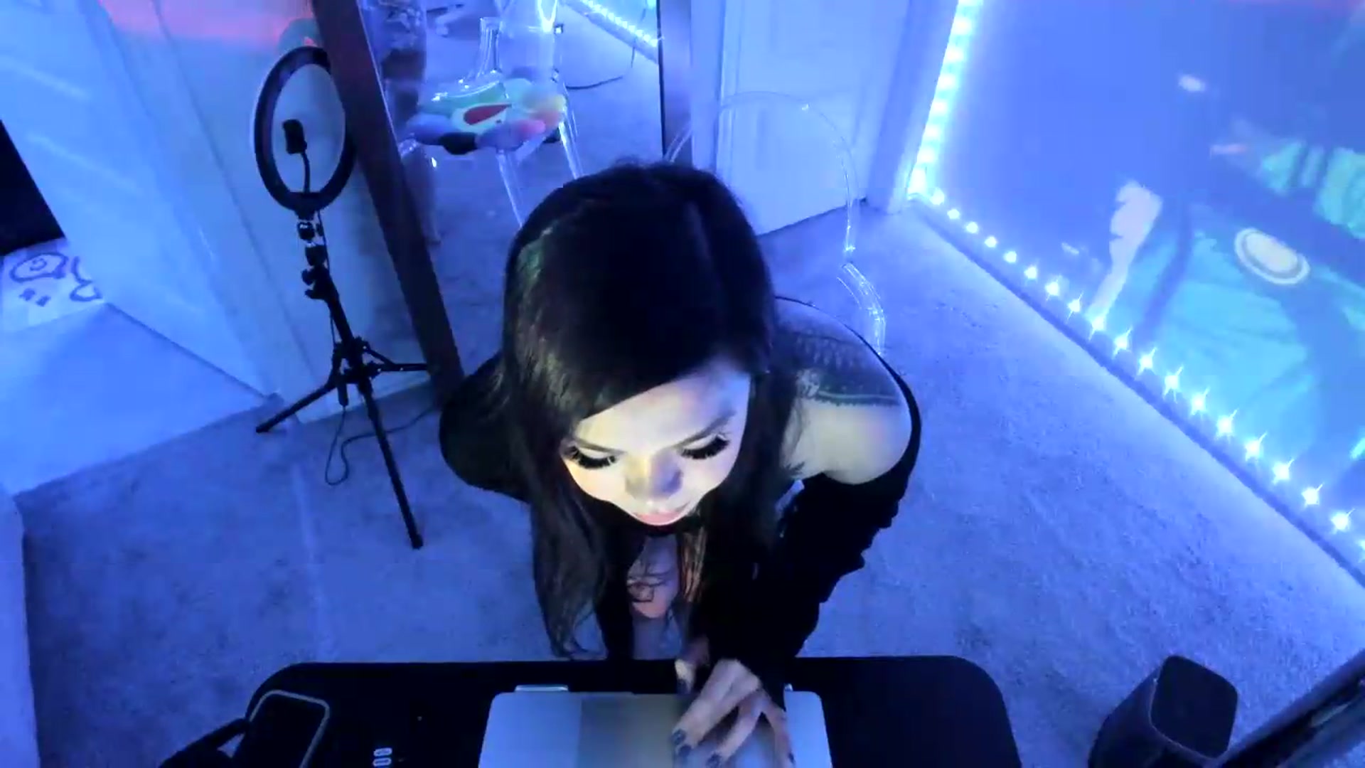 Gallery image thumbnail from dolllface's myfreecams stream on, 08/19/2026, 07:11 image 9 of 20