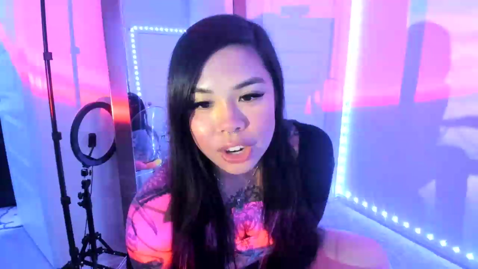 Gallery image thumbnail from dolllface's myfreecams stream on, 08/19/2026, 09:04 image 1 of 20
