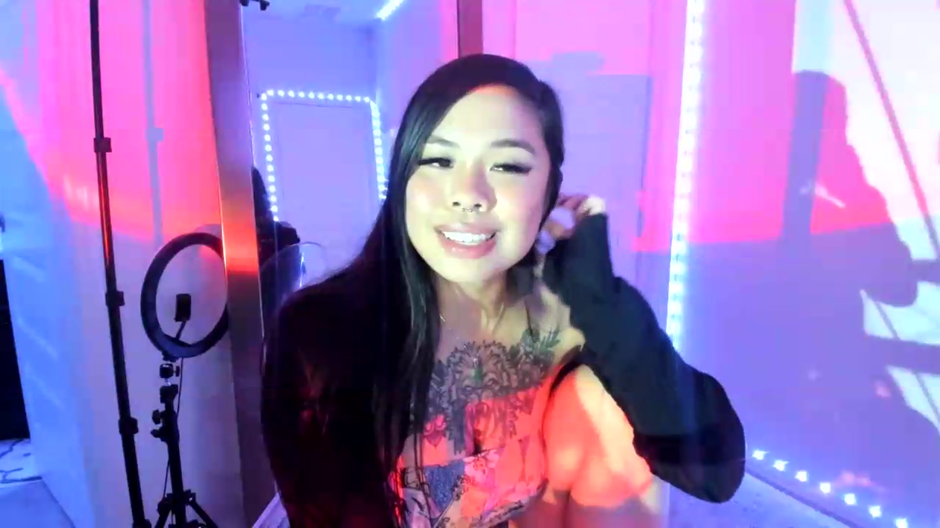 Gallery image thumbnail from dolllface's myfreecams stream on, 08/19/2026, 09:04 image 10 of 20