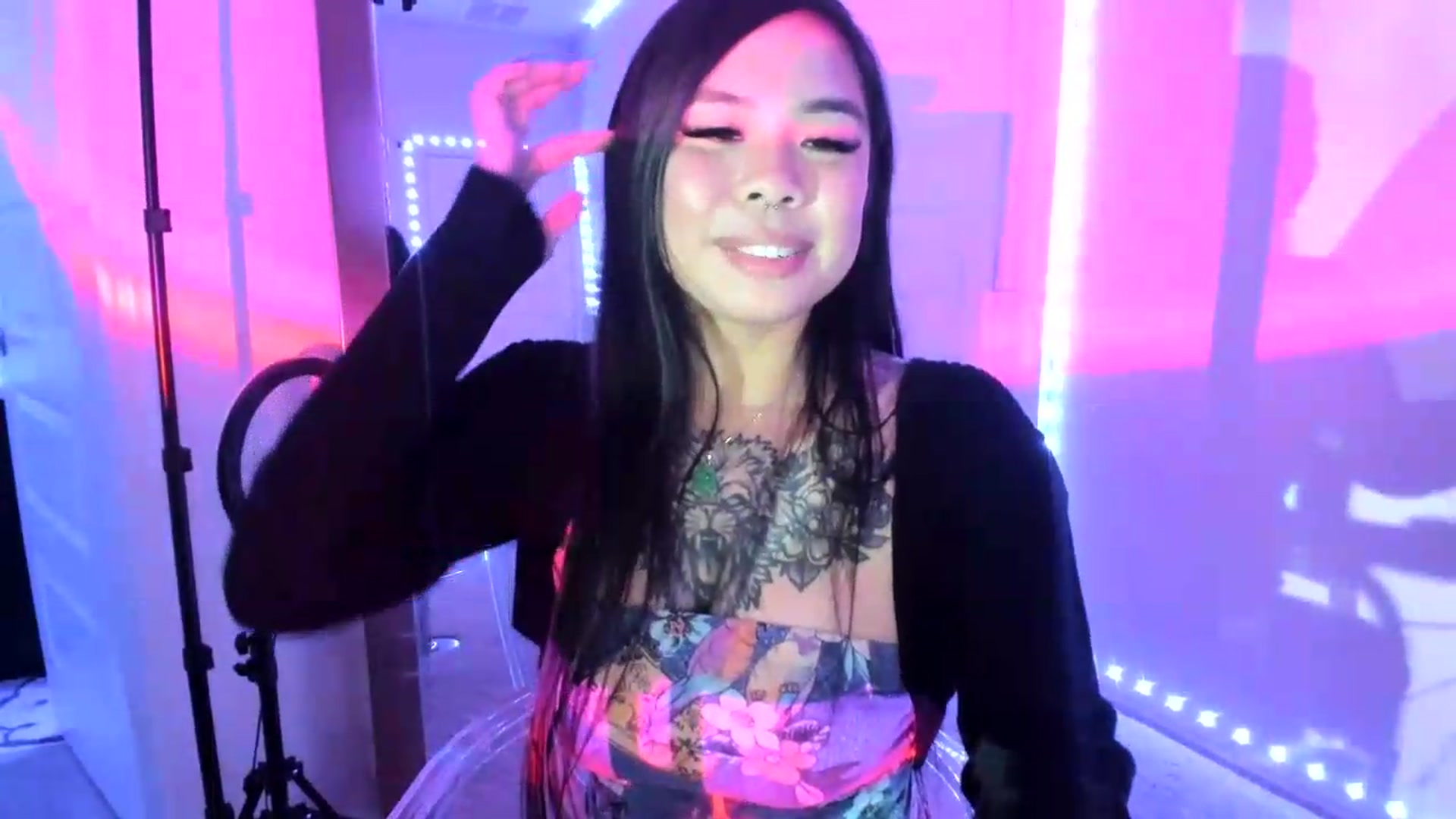 Gallery image thumbnail from dolllface's myfreecams stream on, 08/19/2026, 09:04 image 18 of 20