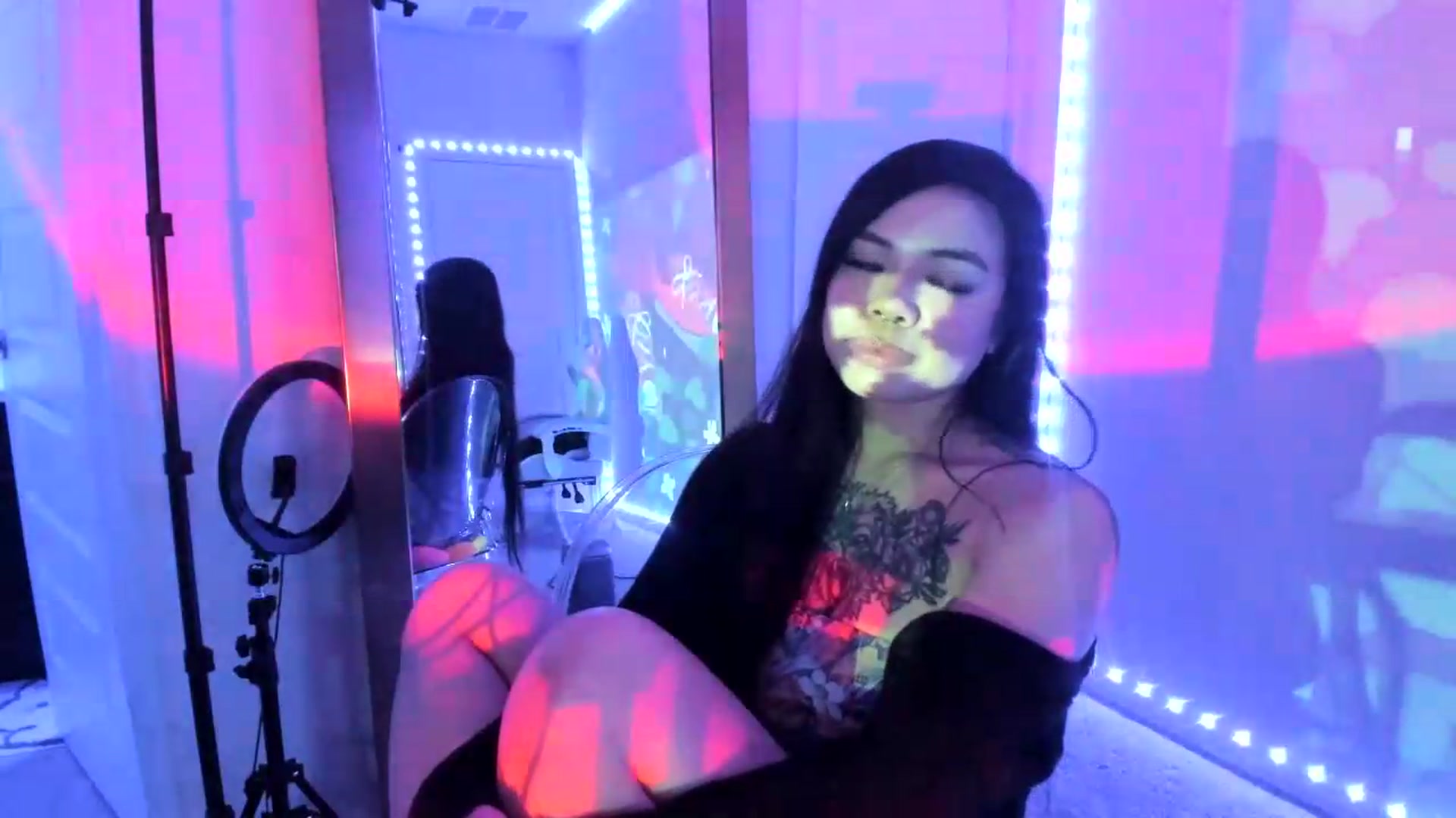Gallery image thumbnail from dolllface's myfreecams stream on, 08/19/2026, 09:04 image 7 of 20
