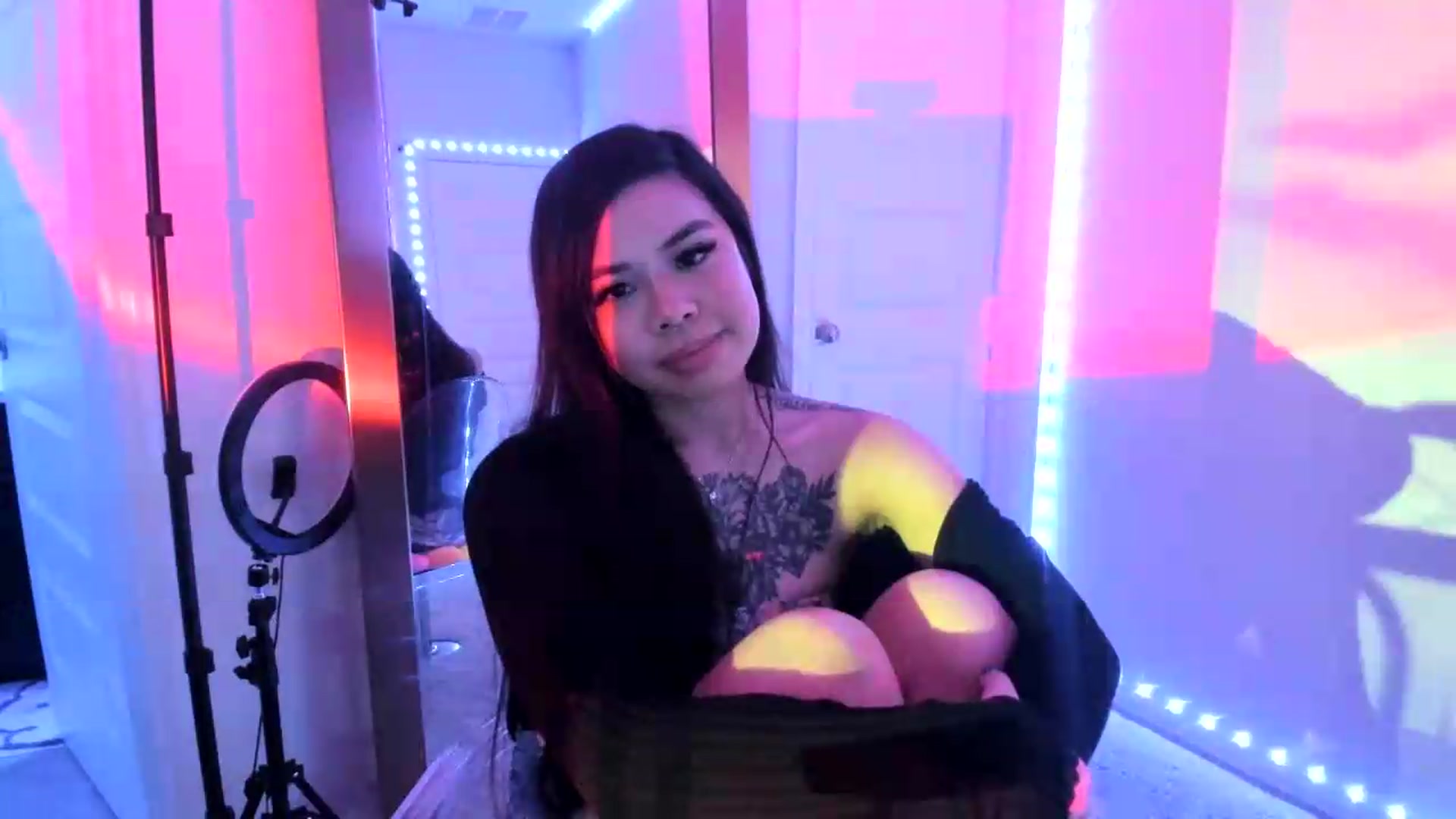 Gallery image thumbnail from dolllface's myfreecams stream on, 08/19/2026, 09:04 image 8 of 20