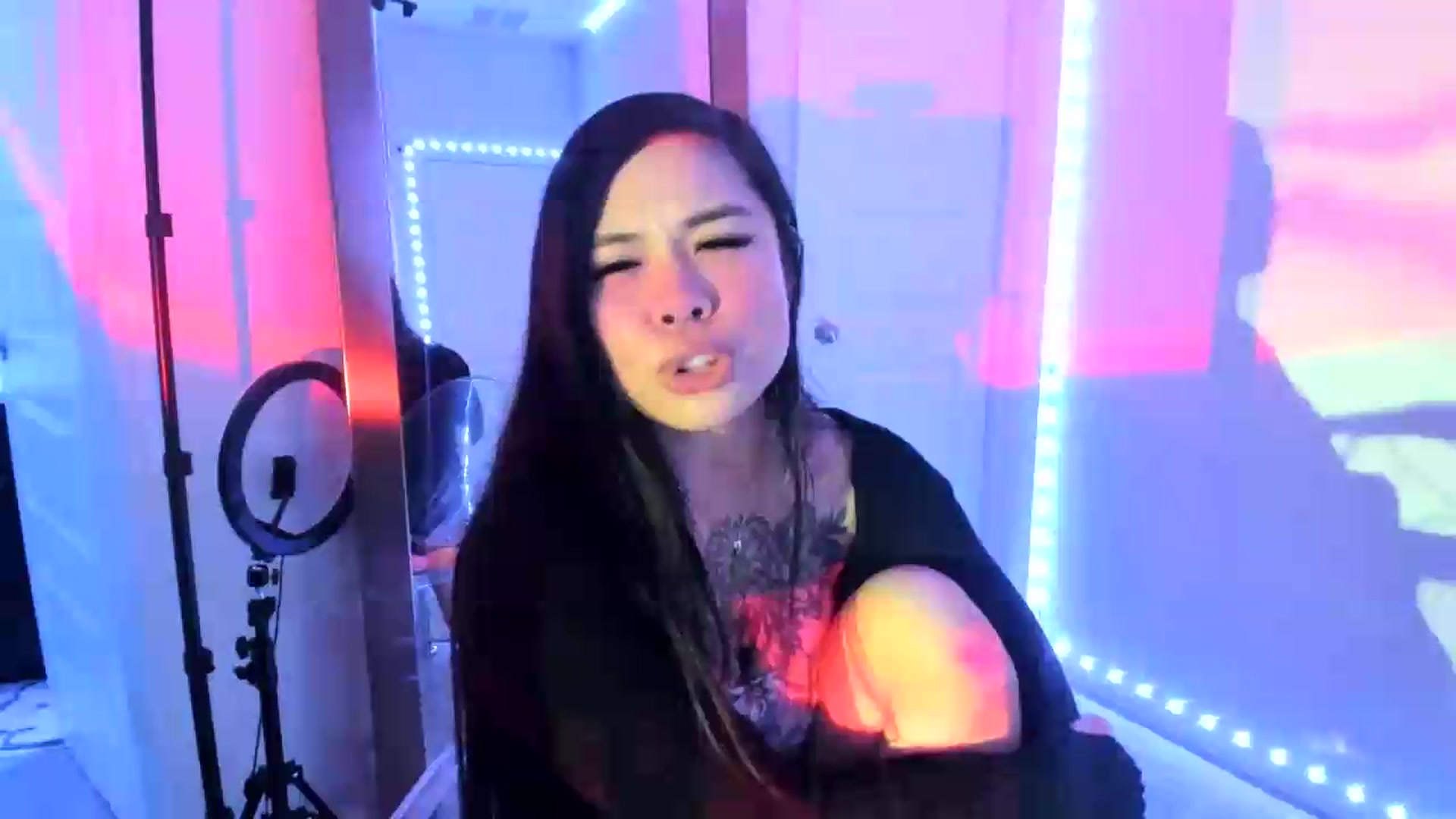 Gallery image thumbnail from dolllface's myfreecams stream on, 08/19/2026, 09:04 image 12 of 20
