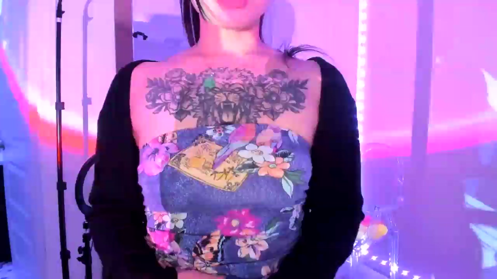 Gallery image thumbnail from dolllface's myfreecams stream on, 08/19/2026, 09:23 image 16 of 20