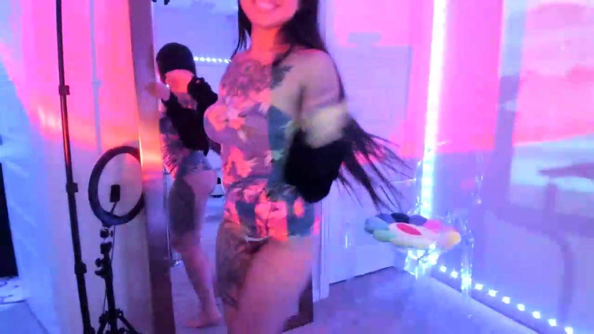Gallery image thumbnail from dolllface's myfreecams stream on, 08/19/2026, 09:23 image 10 of 20