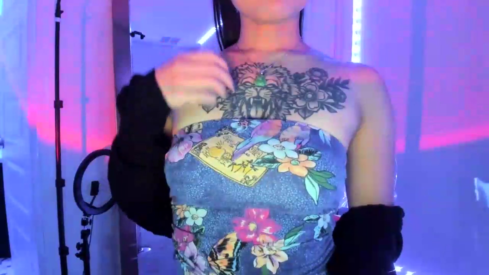 Gallery image thumbnail from dolllface's myfreecams stream on, 08/19/2026, 09:23 image 14 of 20