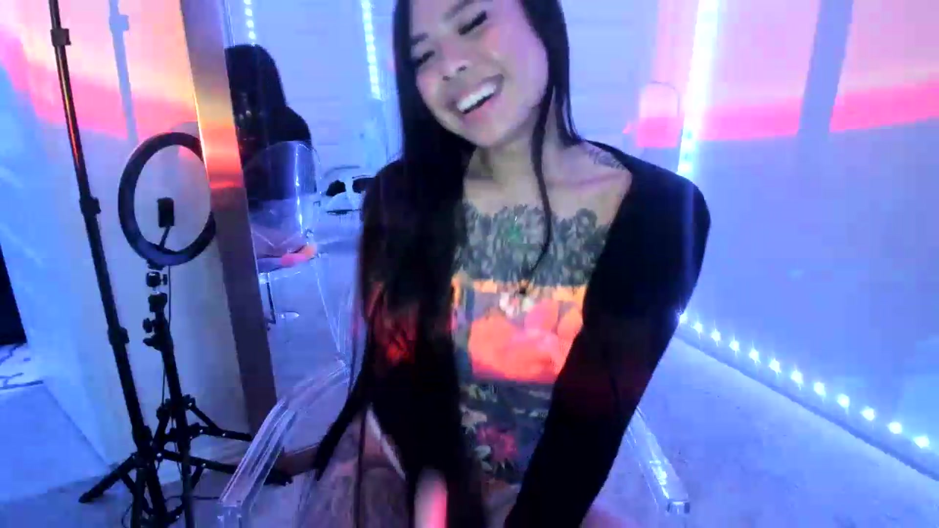 Gallery image thumbnail from dolllface's myfreecams stream on, 08/19/2026, 10:25 image 18 of 20