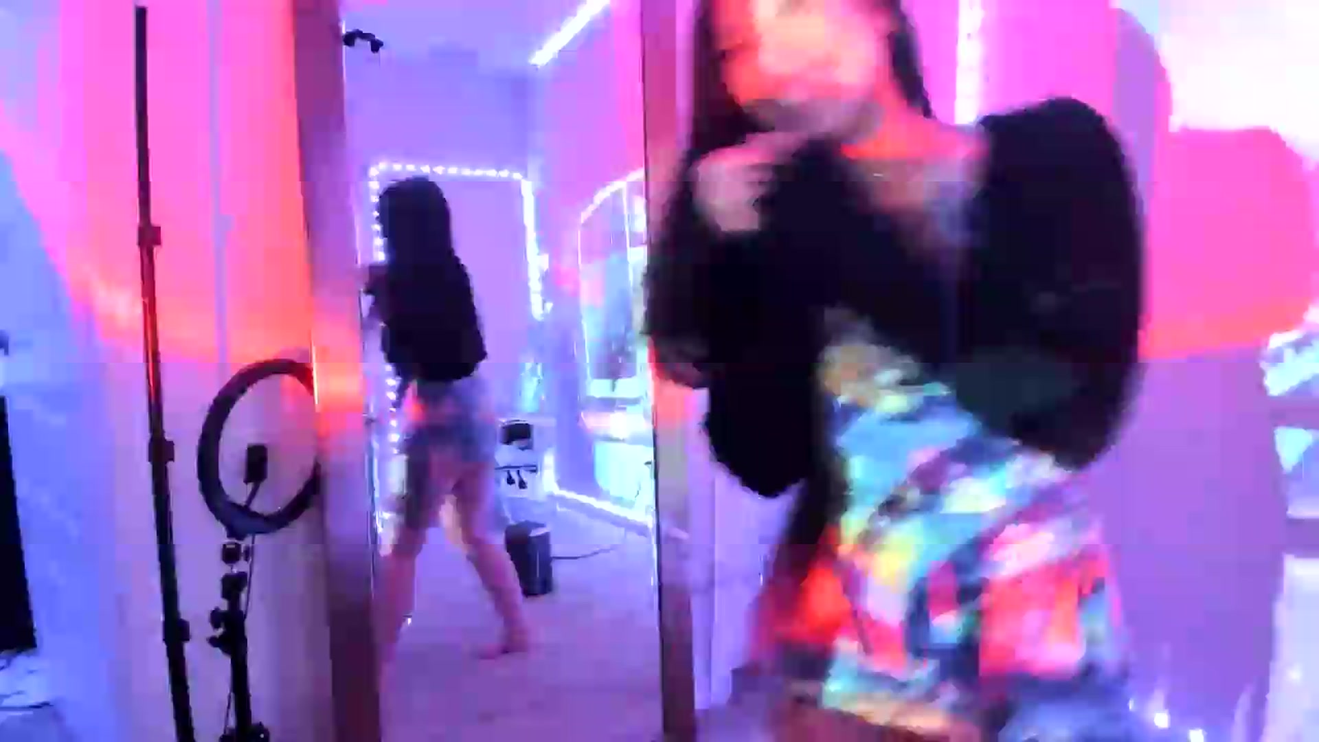 Gallery image thumbnail from dolllface's myfreecams stream on, 08/19/2026, 10:25 image 10 of 20