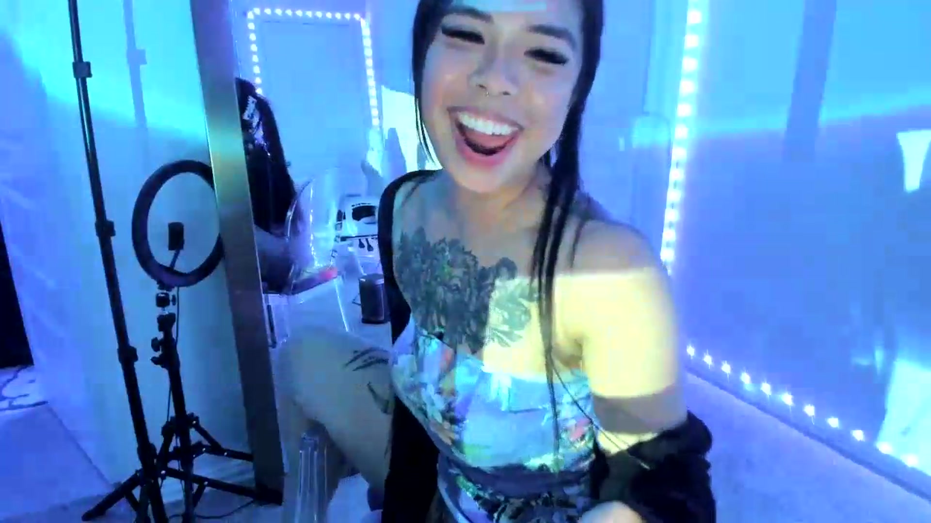 Gallery image thumbnail from dolllface's myfreecams stream on, 08/19/2026, 10:25 image 4 of 20