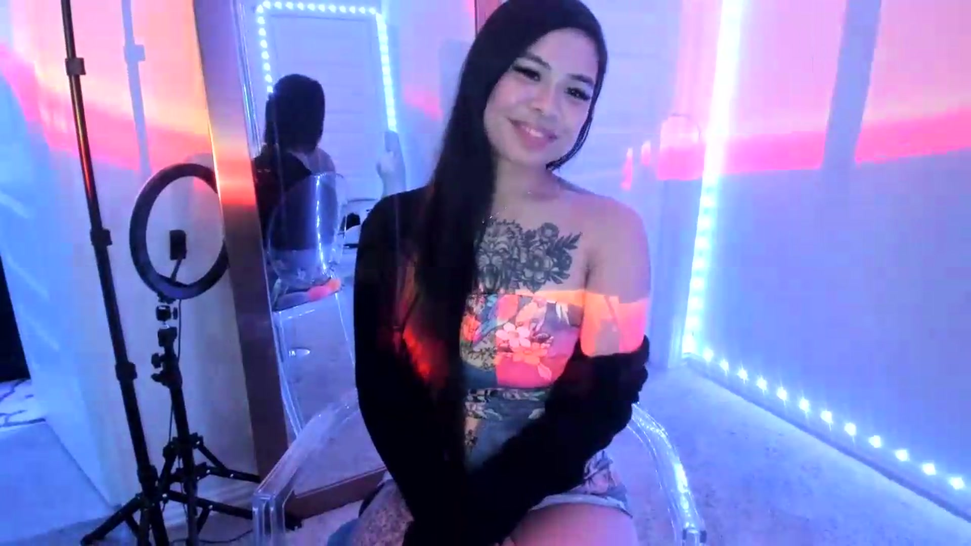 Gallery image thumbnail from dolllface's myfreecams stream on, 08/19/2026, 11:20 image 6 of 20