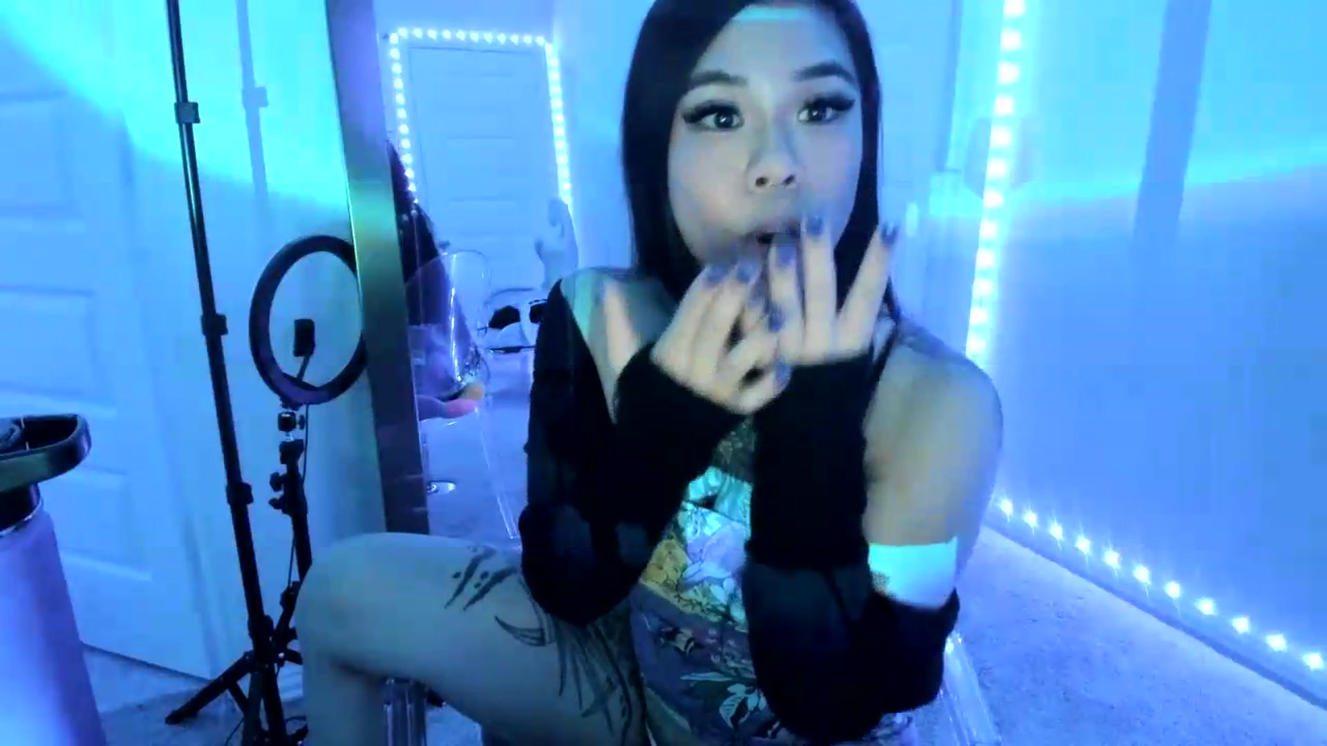 Gallery image thumbnail from dolllface's myfreecams stream on, 08/19/2026, 13:02 image 6 of 20