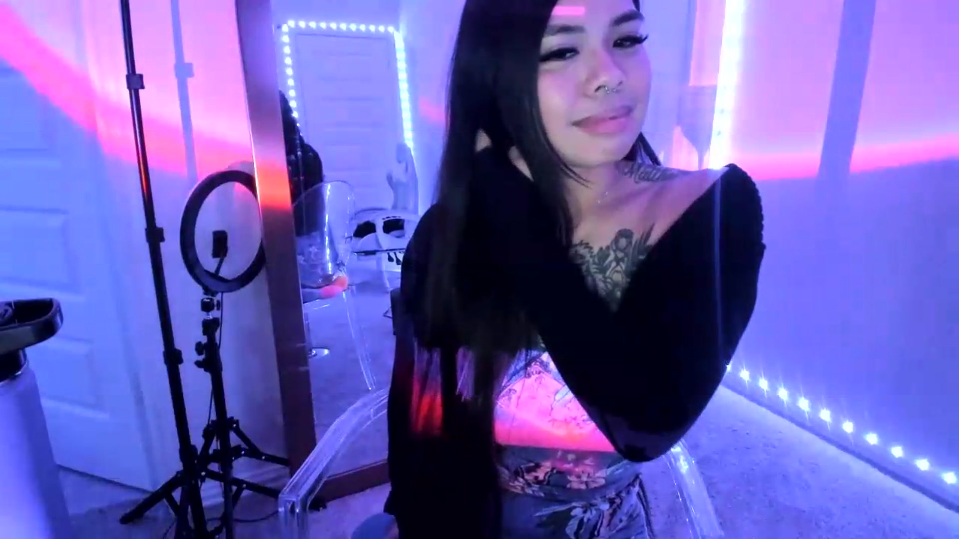 Gallery image thumbnail from dolllface's myfreecams stream on, 08/19/2026, 13:02 image 2 of 20