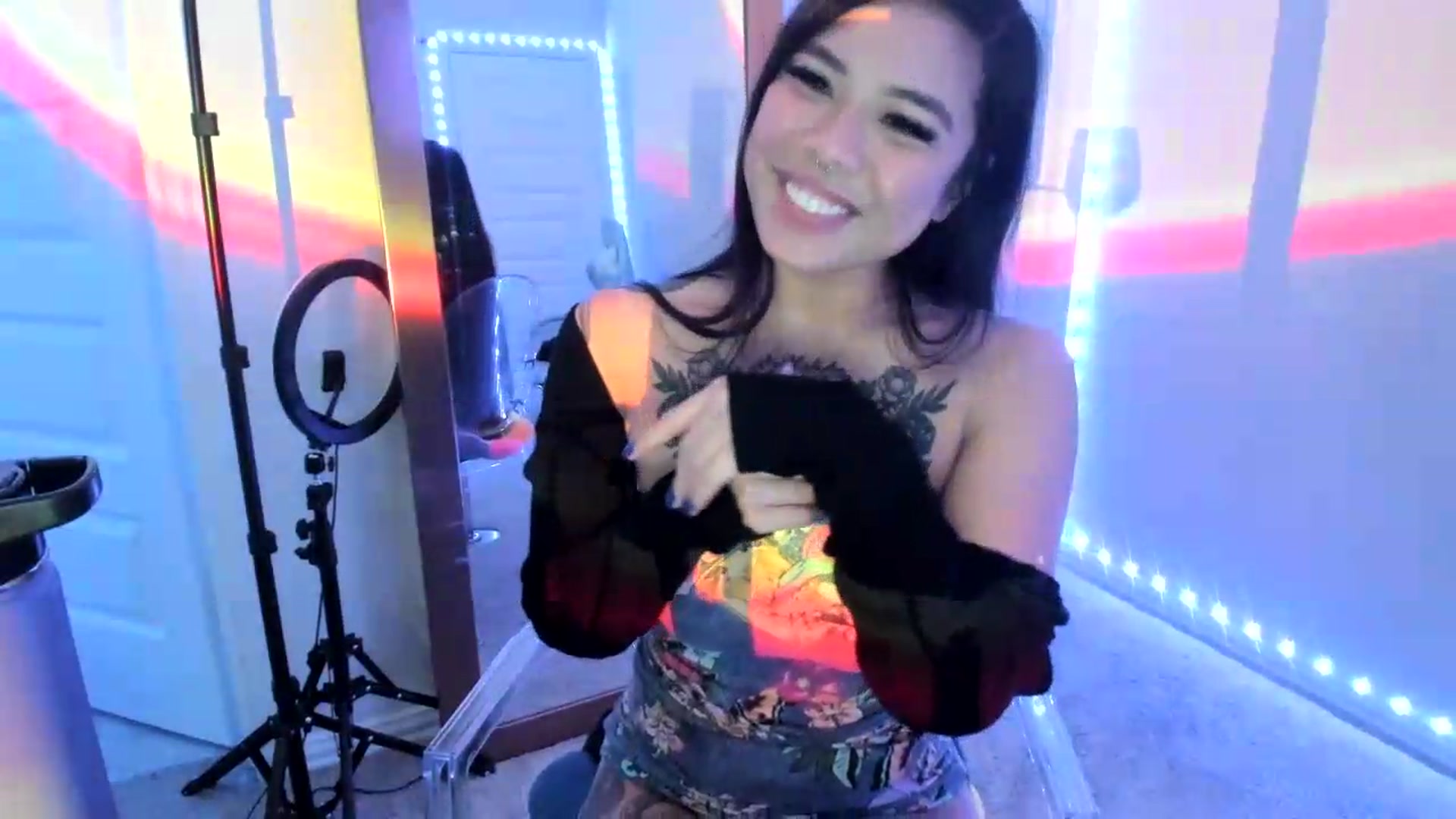 Gallery image thumbnail from dolllface's myfreecams stream on, 08/19/2026, 13:02 image 7 of 20