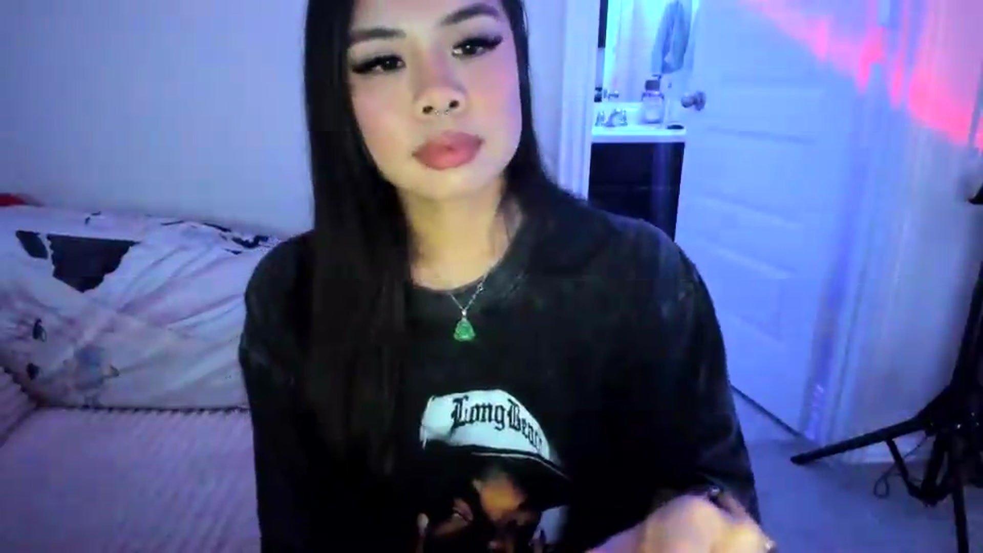 Gallery image thumbnail from dolllface's myfreecams stream on, 08/20/2026, 03:23 image 18 of 20