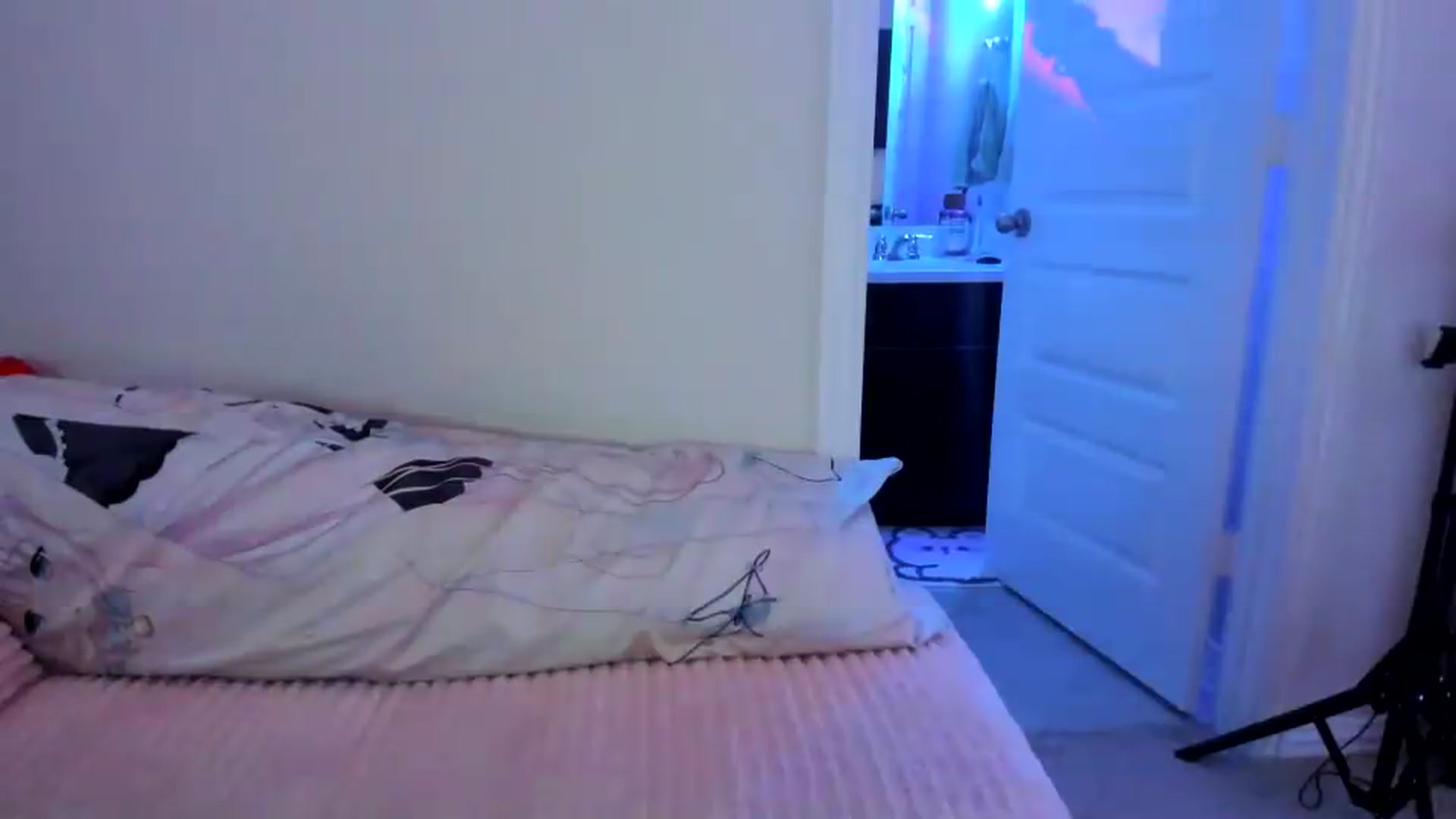 Gallery image thumbnail from dolllface's myfreecams stream on, 08/20/2026, 03:23 image 15 of 20