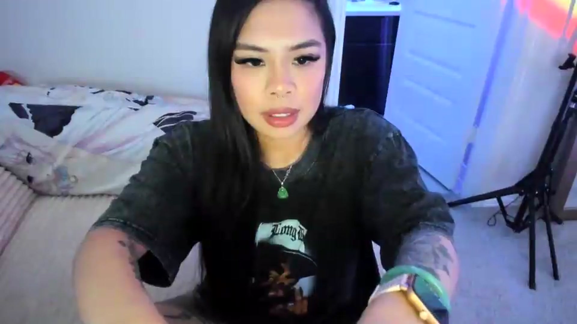 Gallery image thumbnail from dolllface's myfreecams stream on, 08/20/2026, 03:23 image 12 of 20