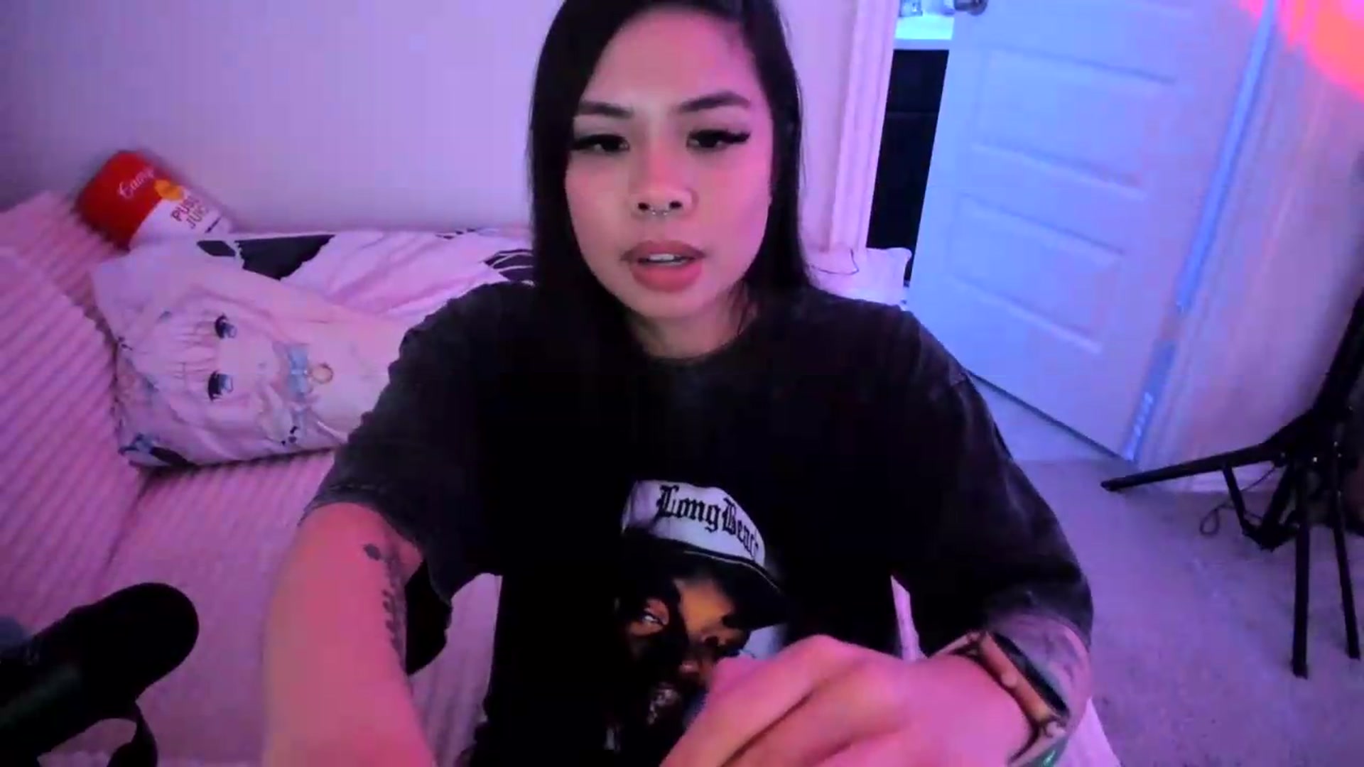 Gallery image thumbnail from dolllface's myfreecams stream on, 08/20/2026, 09:44 image 4 of 20