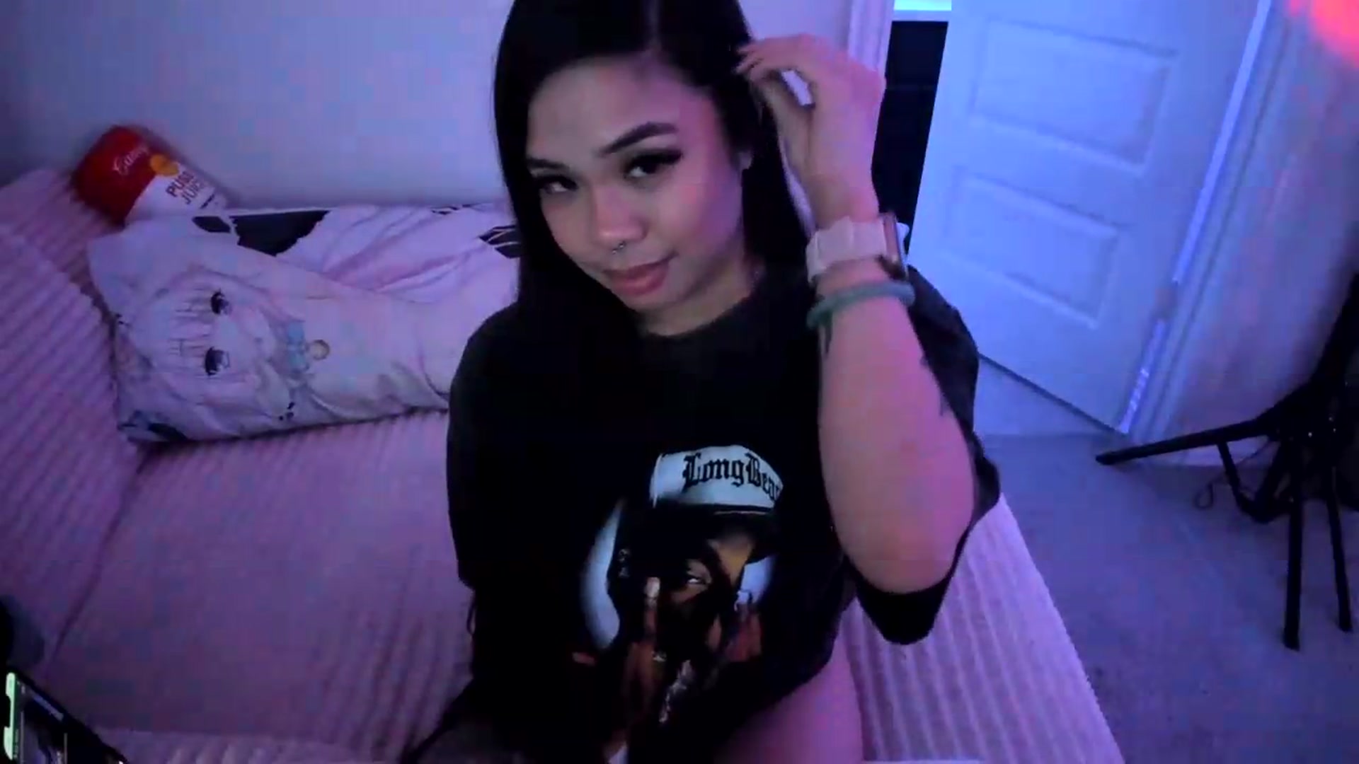 Gallery image thumbnail from dolllface's myfreecams stream on, 08/20/2026, 09:44 image 10 of 20