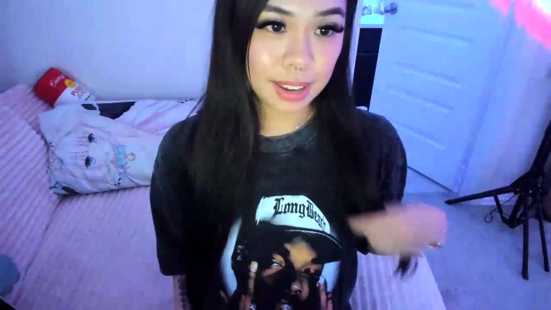 Gallery image thumbnail from dolllface's myfreecams stream on, 08/20/2026, 09:44 image 3 of 20