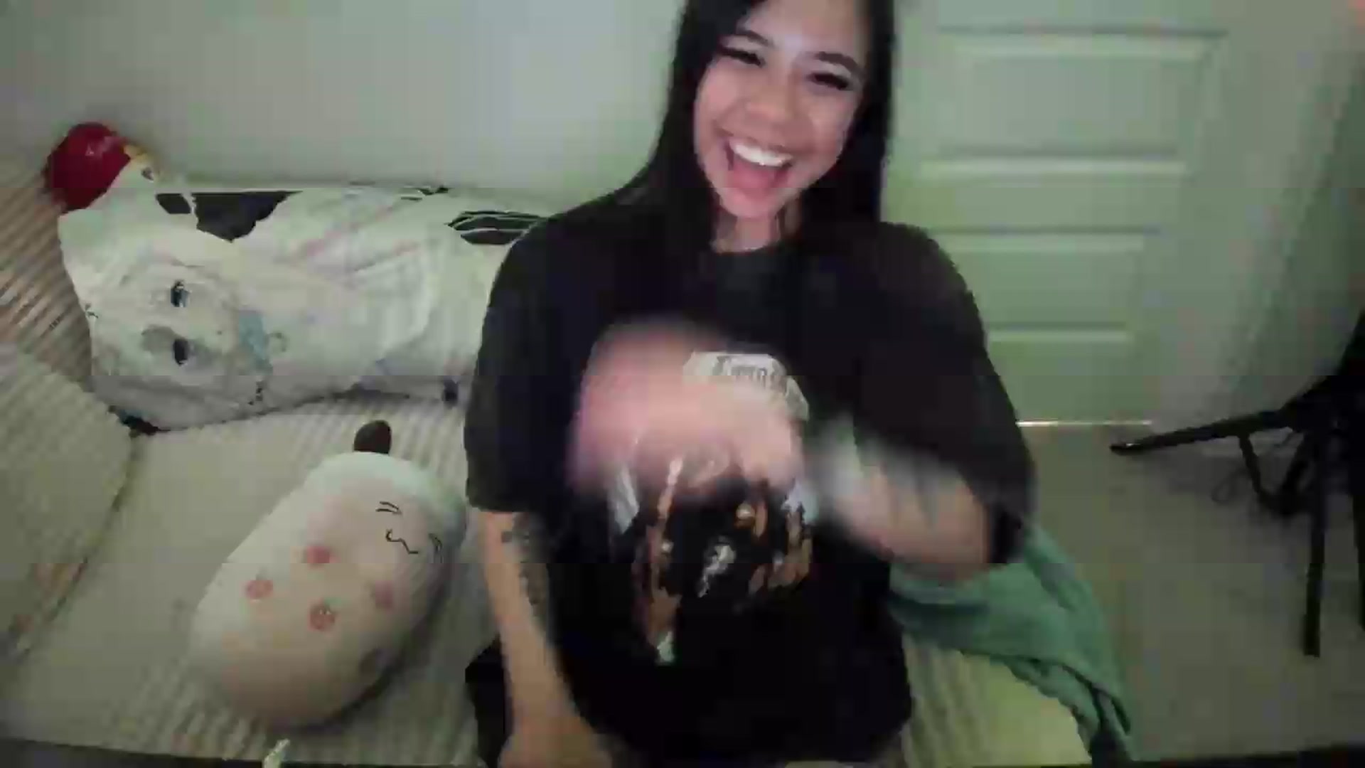 Gallery image thumbnail from dolllface's myfreecams stream on, 08/20/2026, 13:31 image 1 of 20