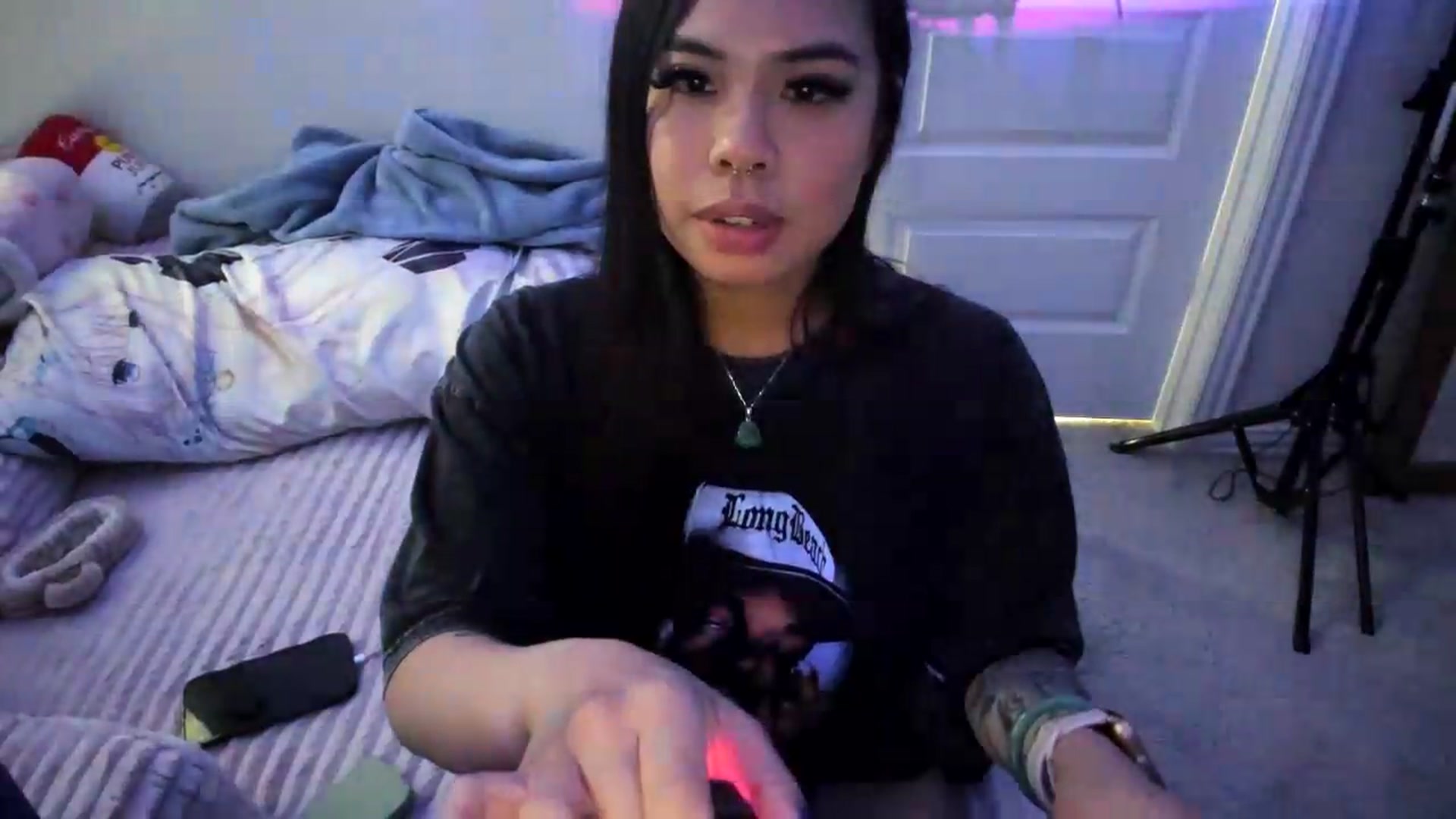 Gallery image thumbnail from dolllface's myfreecams stream on, 08/20/2026, 13:31 image 14 of 20