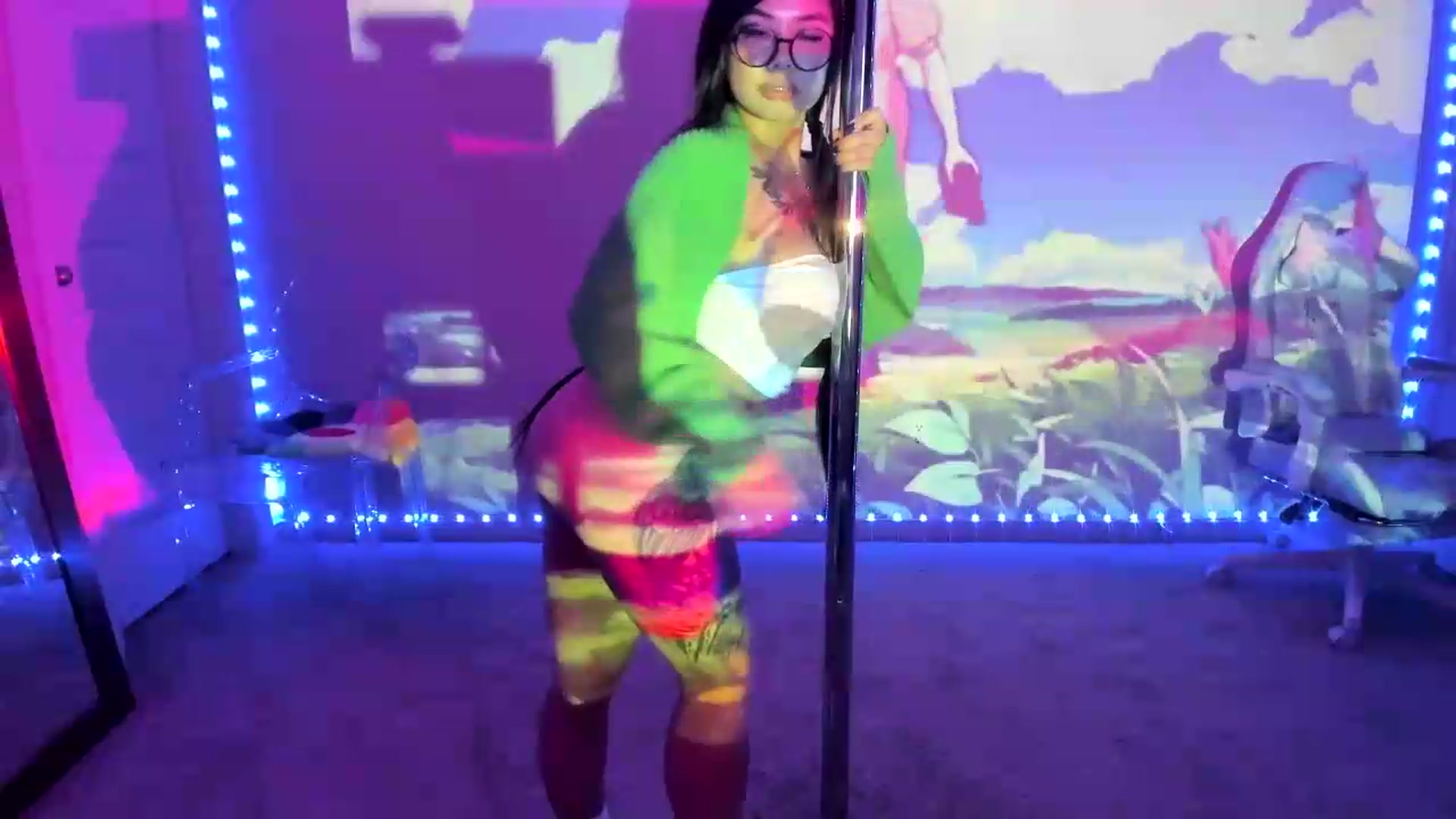 Gallery image thumbnail from dolllface's myfreecams stream on, 08/21/2026, 09:03 image 14 of 20