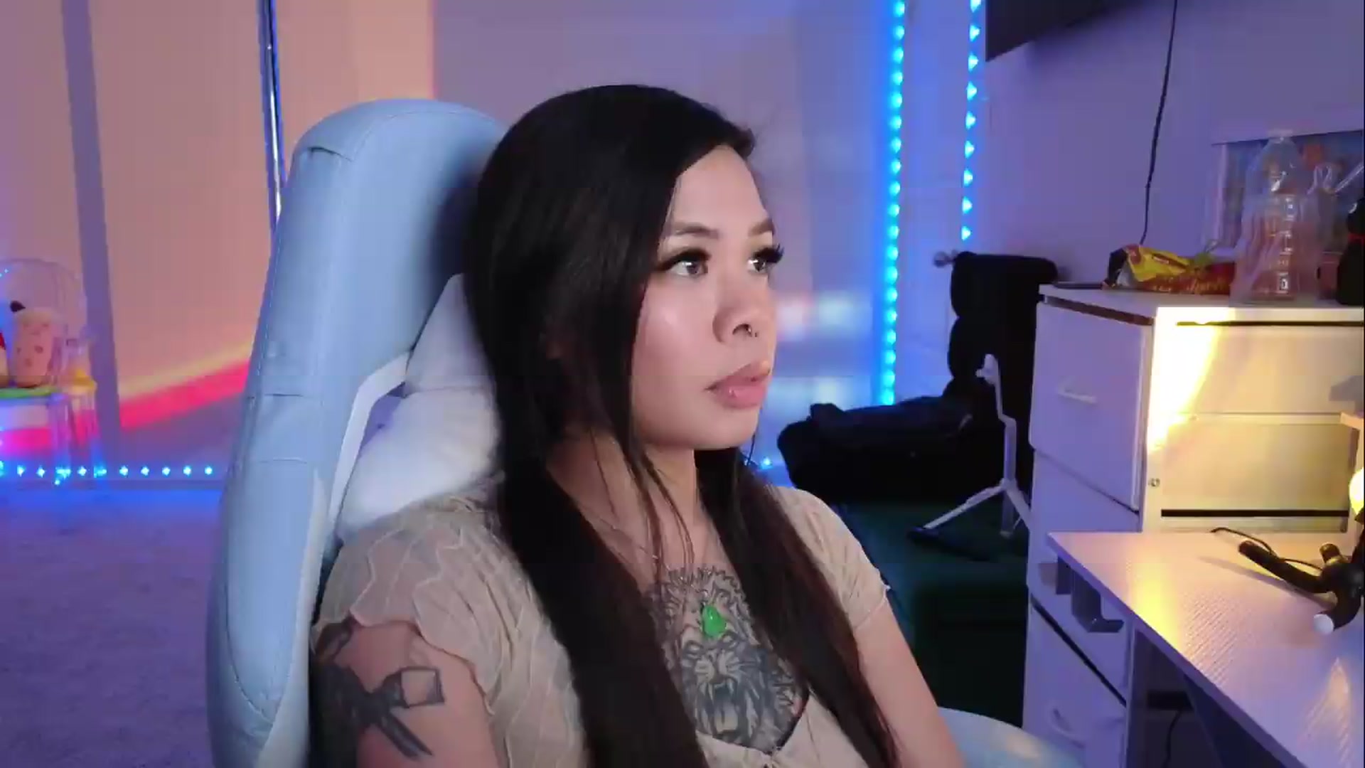 Gallery image thumbnail from dolllface's myfreecams stream on, 08/23/2026, 08:07 image 11 of 20