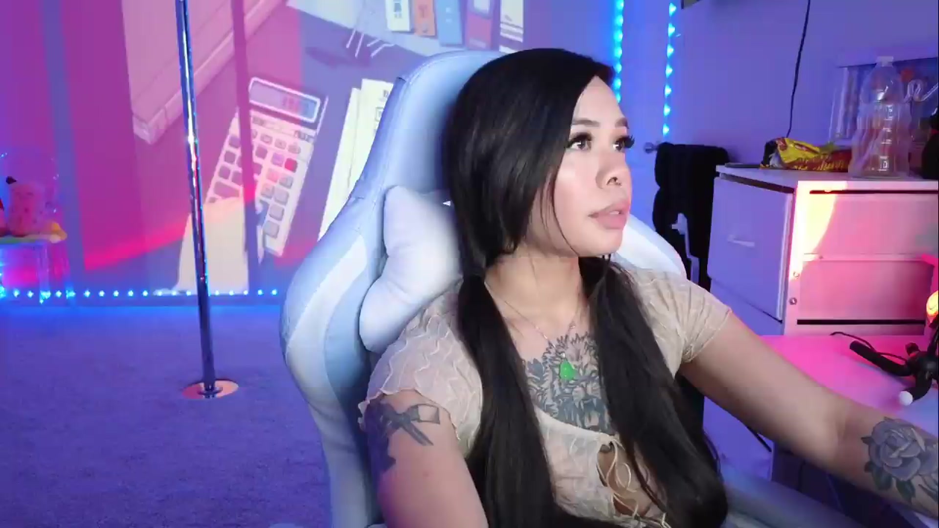 Gallery image thumbnail from dolllface's myfreecams stream on, 08/23/2026, 08:07 image 4 of 20