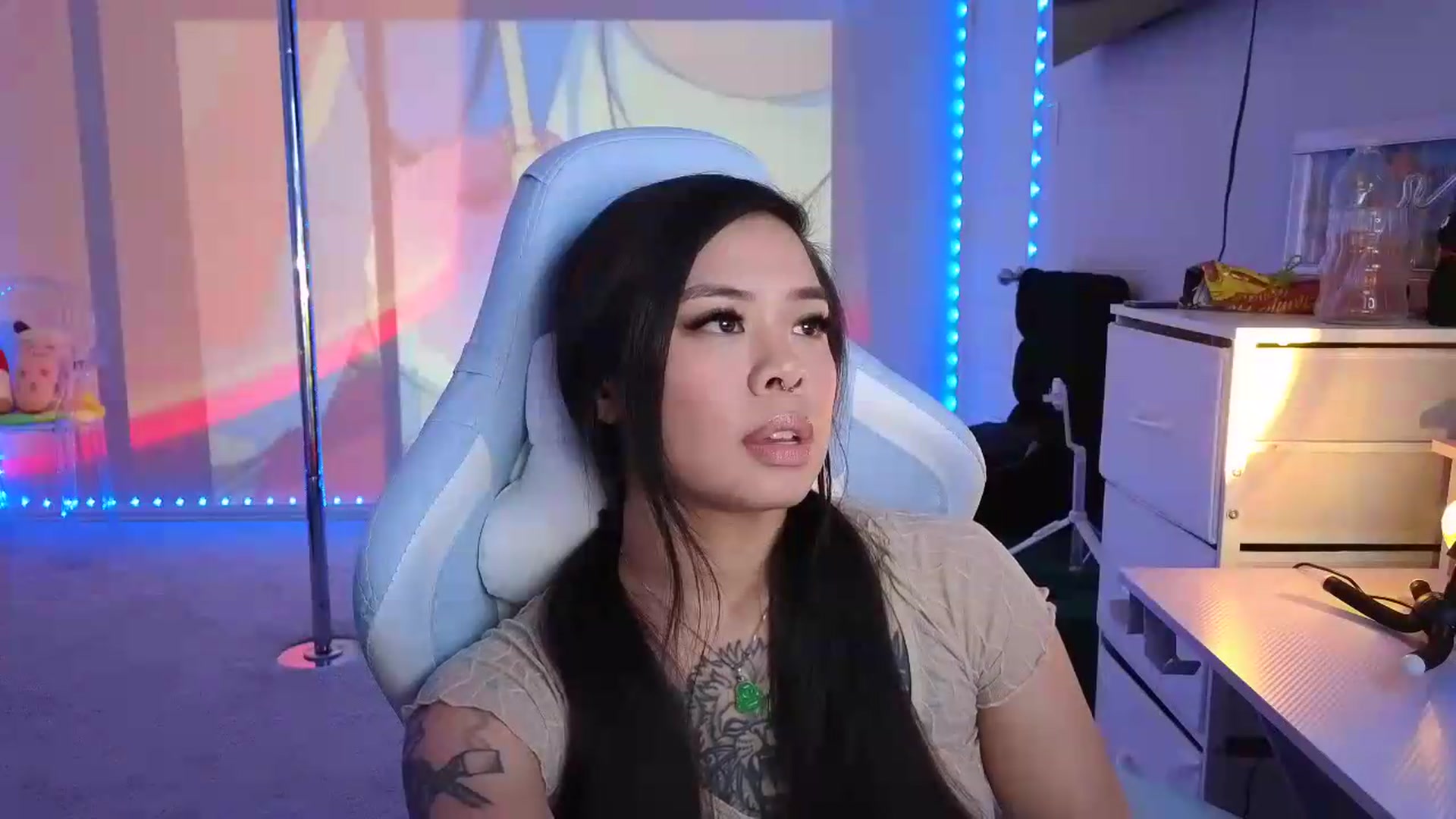 Gallery image thumbnail from dolllface's myfreecams stream on, 08/23/2026, 08:28 image 18 of 20