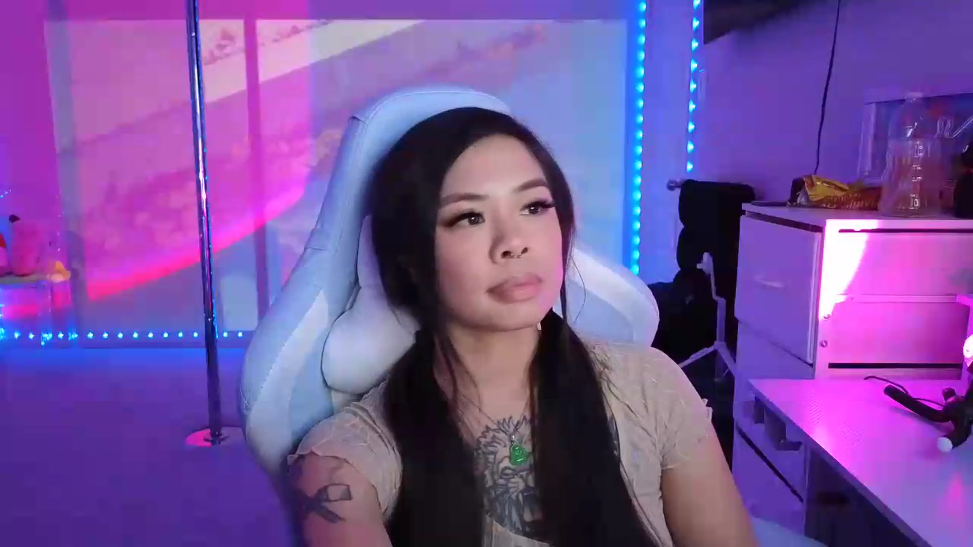 Gallery image thumbnail from dolllface's myfreecams stream on, 08/23/2026, 08:28 image 17 of 20